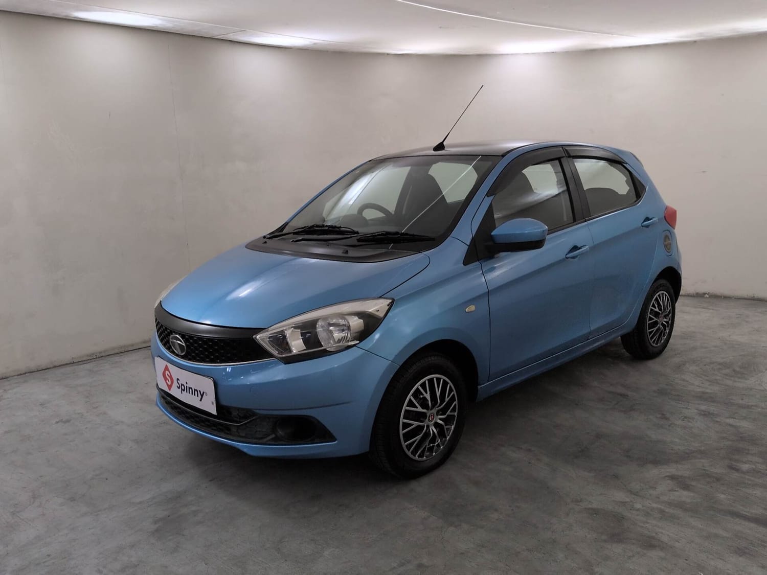 Used 2017 Tata Tiago Revotorq XT Diesel Manual exterior LEFT FRONT CORNER VIEW
