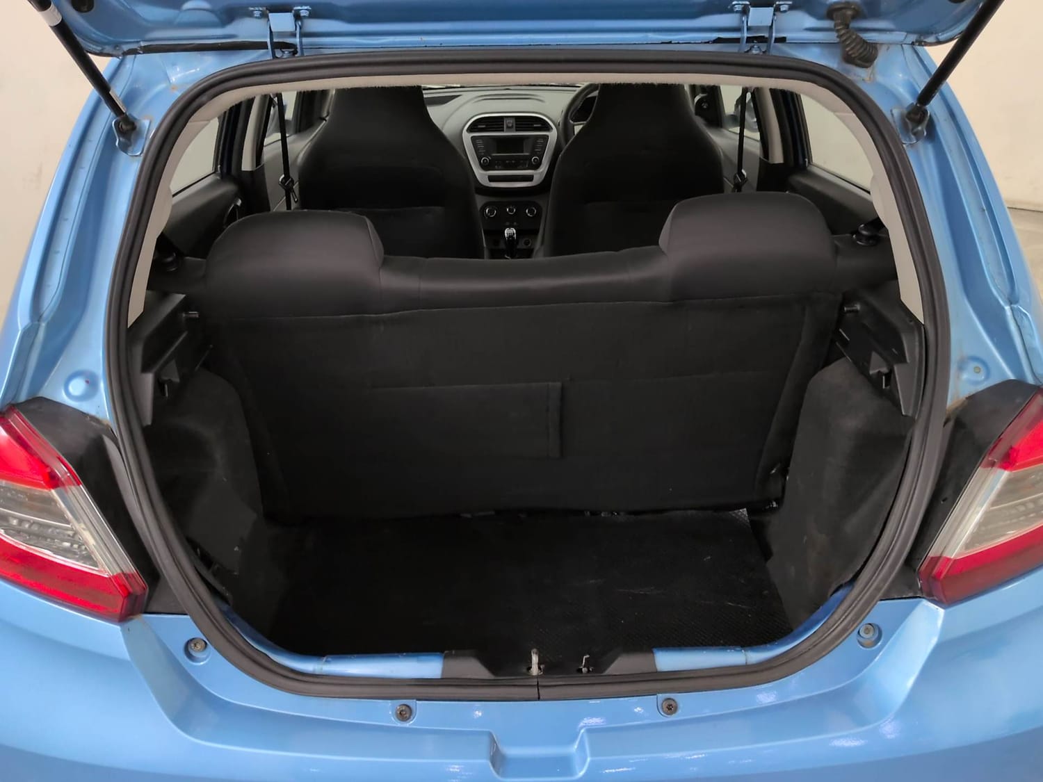 Used 2017 Tata Tiago Revotorq XT Diesel Manual interior DICKY INSIDE VIEW