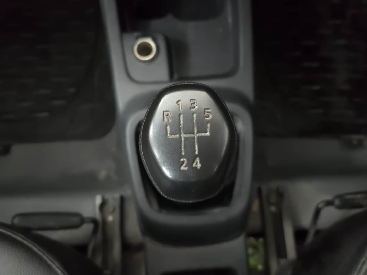 Used 2016 Renault Kwid RXT Petrol Manual interior GEAR  KNOB VIEW