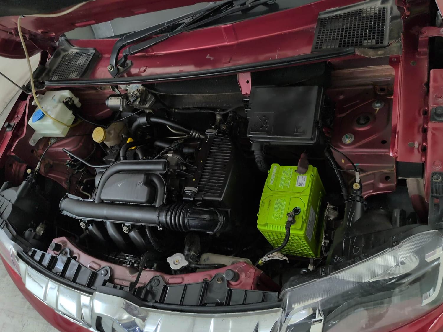 Used 2016 Renault Kwid RXT Petrol Manual engine ENGINE LEFT SIDE VIEW