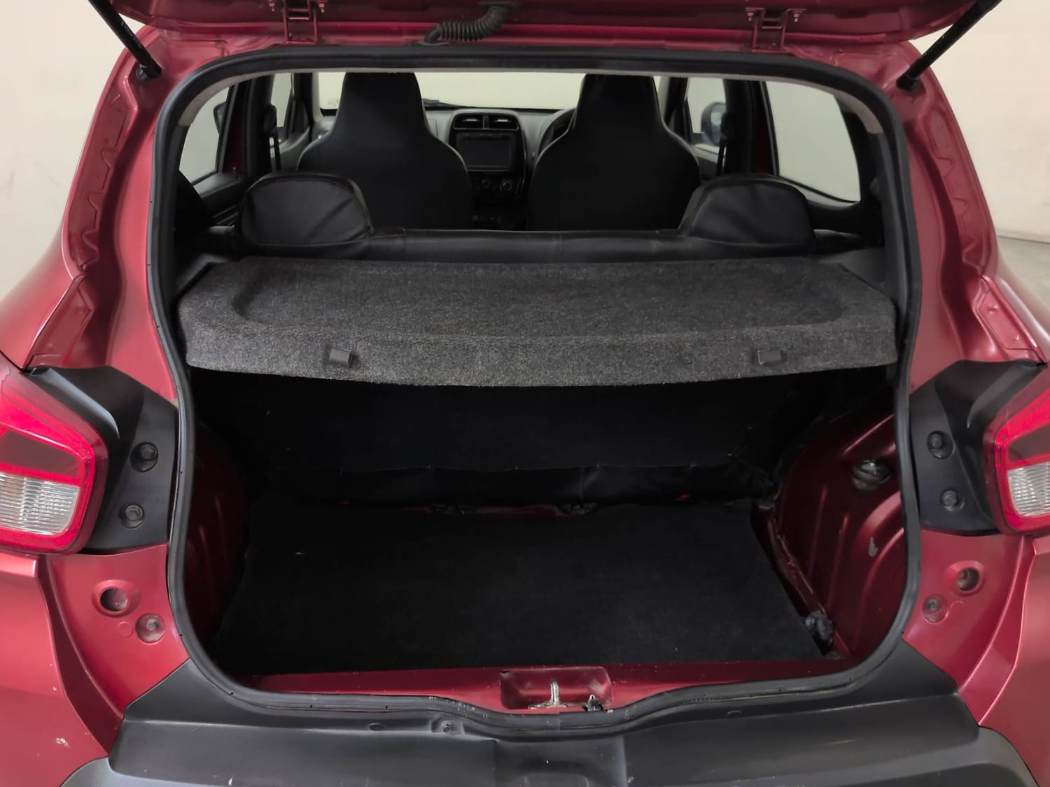 Used 2016 Renault Kwid RXT Petrol Manual interior DICKY INSIDE VIEW