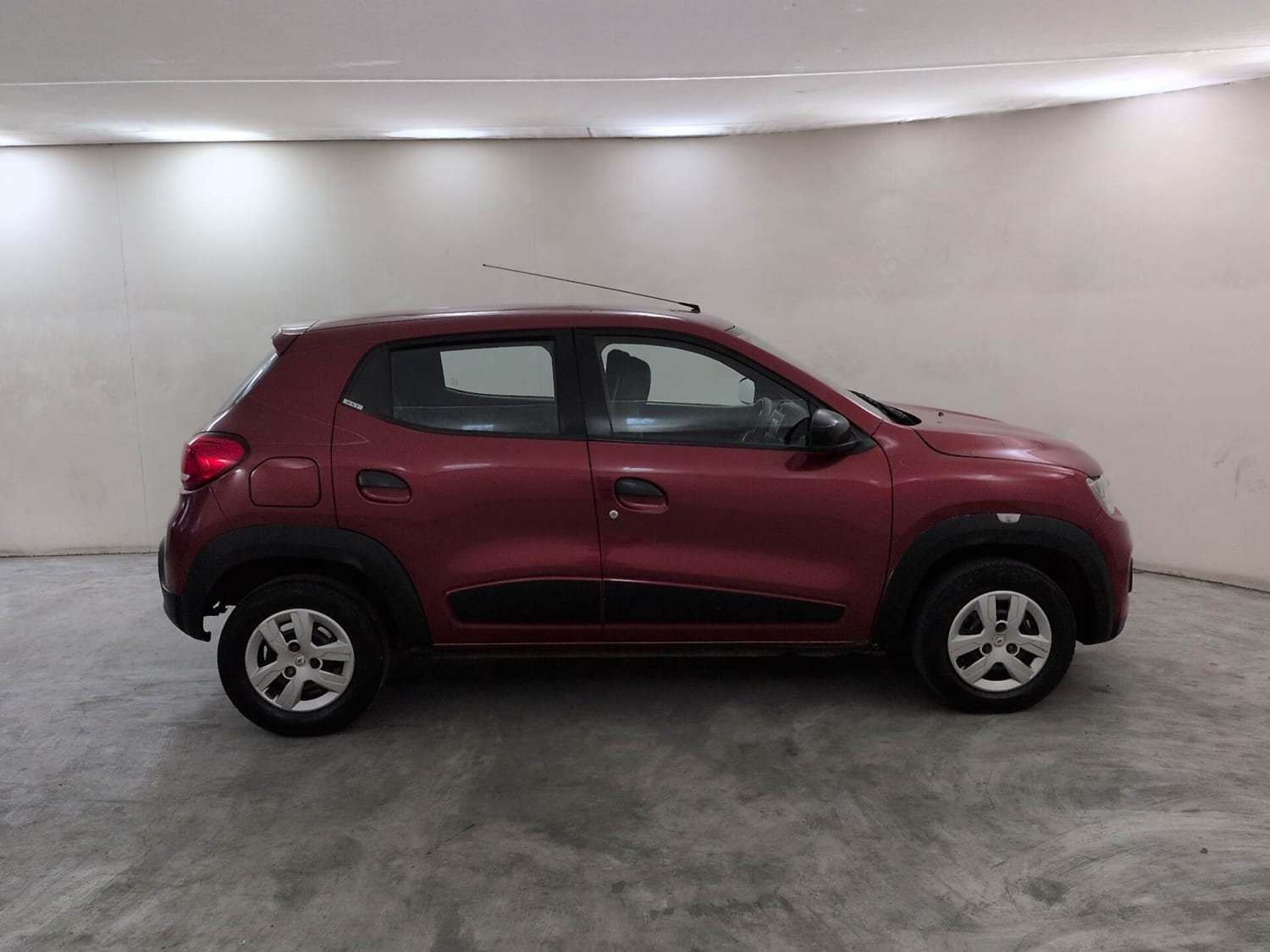 Used 2016 Renault Kwid RXT Petrol Manual exterior RIGHT SIDE VIEW