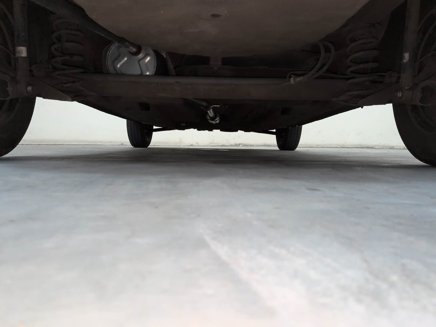 Used 2016 Renault Kwid RXT Petrol Manual extra REAR UNDERBODY VIEW (TAKEN FROM REAR)