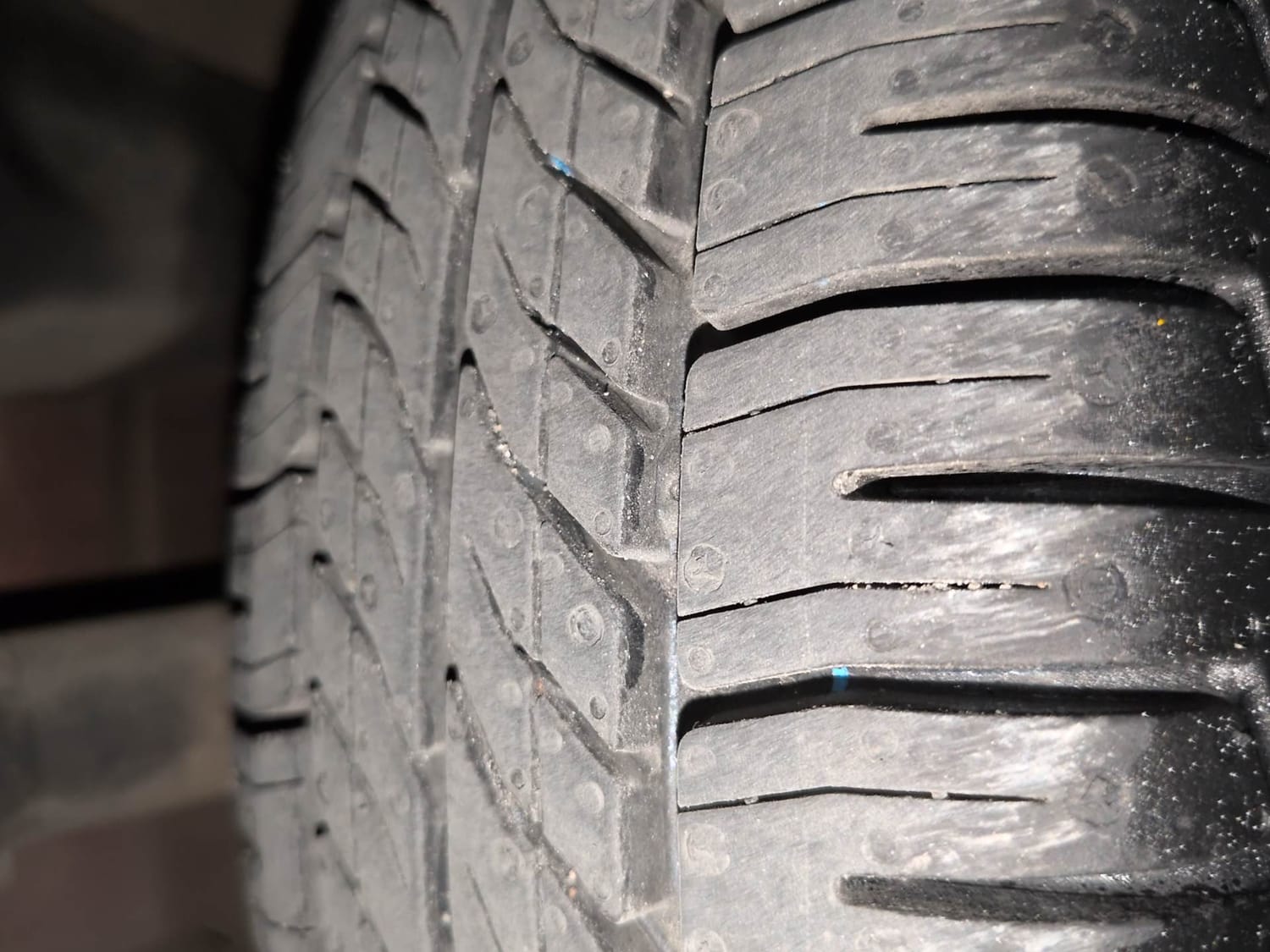 Used 2016 Renault Kwid RXT Petrol Manual tyres LEFT FRONT TYRE TREAD VIEW