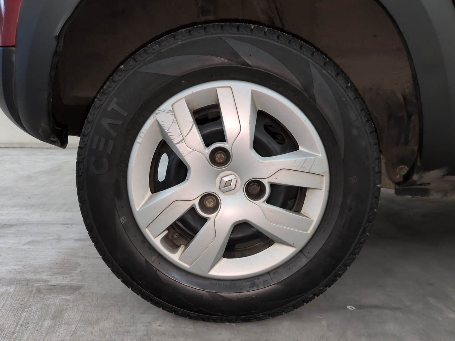 Used 2016 Renault Kwid RXT Petrol Manual tyres RIGHT REAR TYRE RIM VIEW