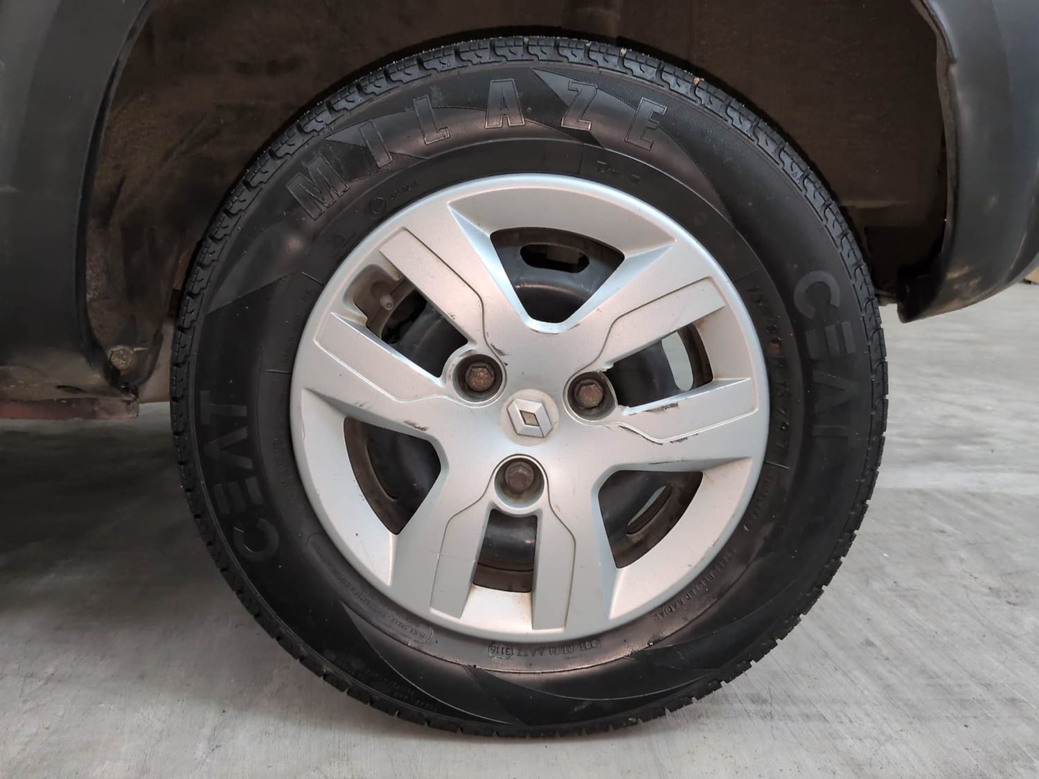 Used 2016 Renault Kwid RXT Petrol Manual tyres LEFT REAR TYRE RIM VIEW