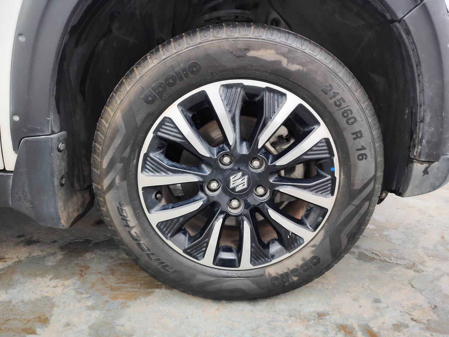 Used 2021 maruti-suzuki Vitara Brezza ZXi Plus Petrol Manual tyres RIGHT FRONT TYRE RIM VIEW