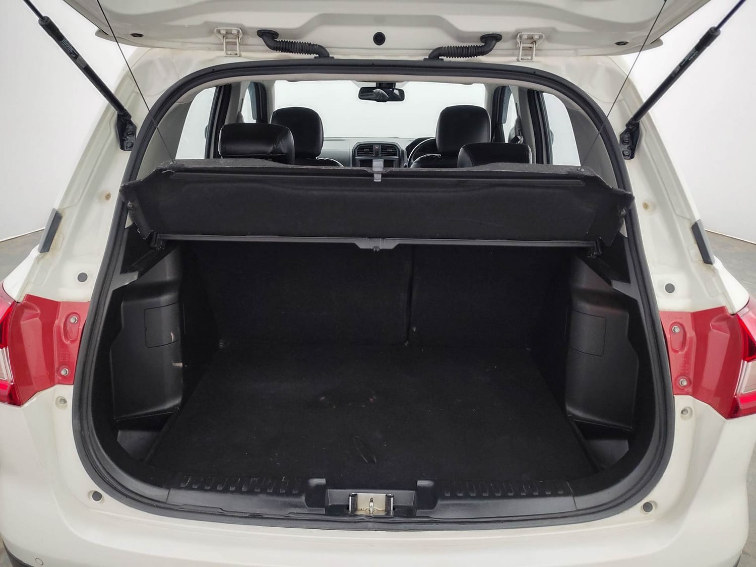 Used 2021 maruti-suzuki Vitara Brezza ZXi Plus Petrol Manual interior DICKY INSIDE VIEW