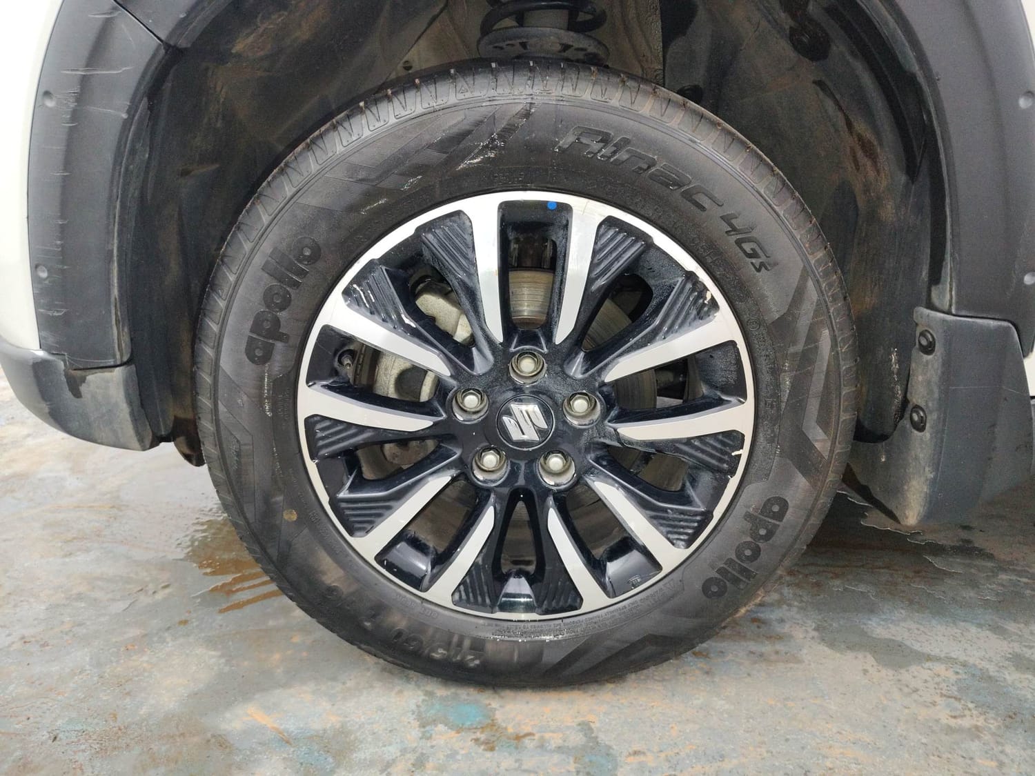 Used 2021 maruti-suzuki Vitara Brezza ZXi Plus Petrol Manual tyres LEFT FRONT TYRE RIM VIEW