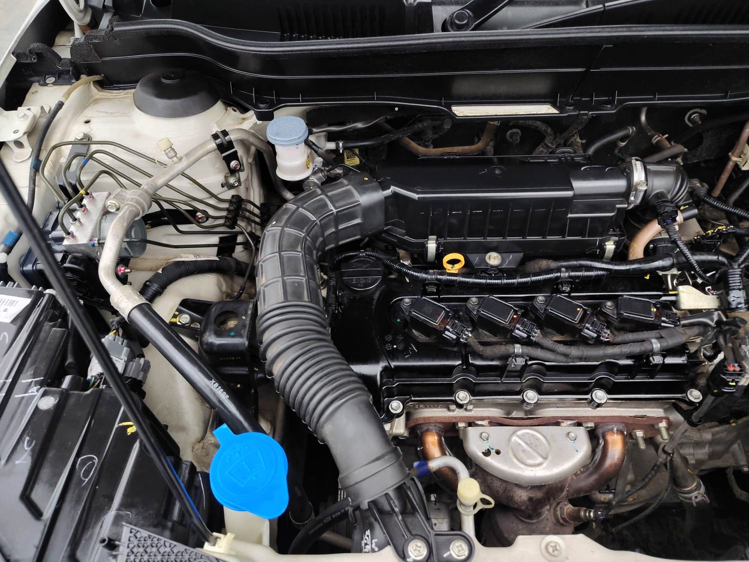 Used 2021 maruti-suzuki Vitara Brezza ZXi Plus Petrol Manual engine ENGINE RIGHT SIDE VIEW