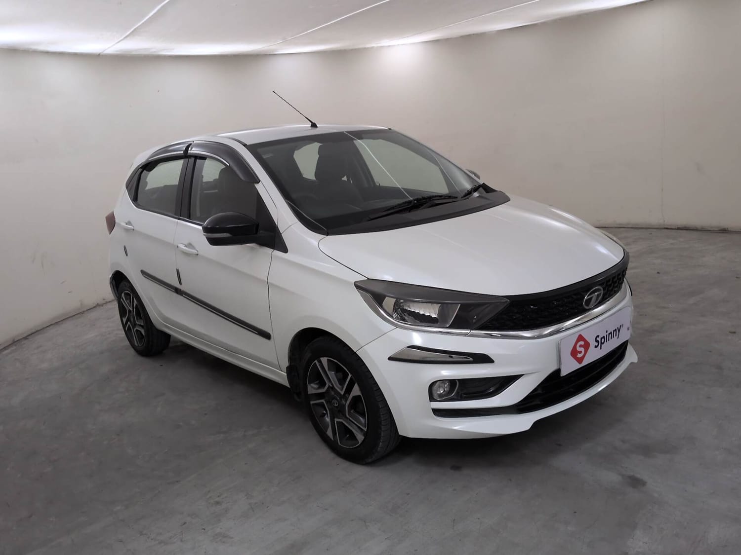 Used 2020 Tata Tiago XZA Plus Petrol Automatic exterior RIGHT FRONT CORNER VIEW