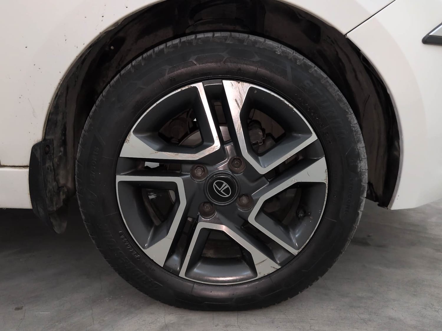 Used 2020 Tata Tiago XZA Plus Petrol Automatic tyres RIGHT FRONT TYRE RIM VIEW