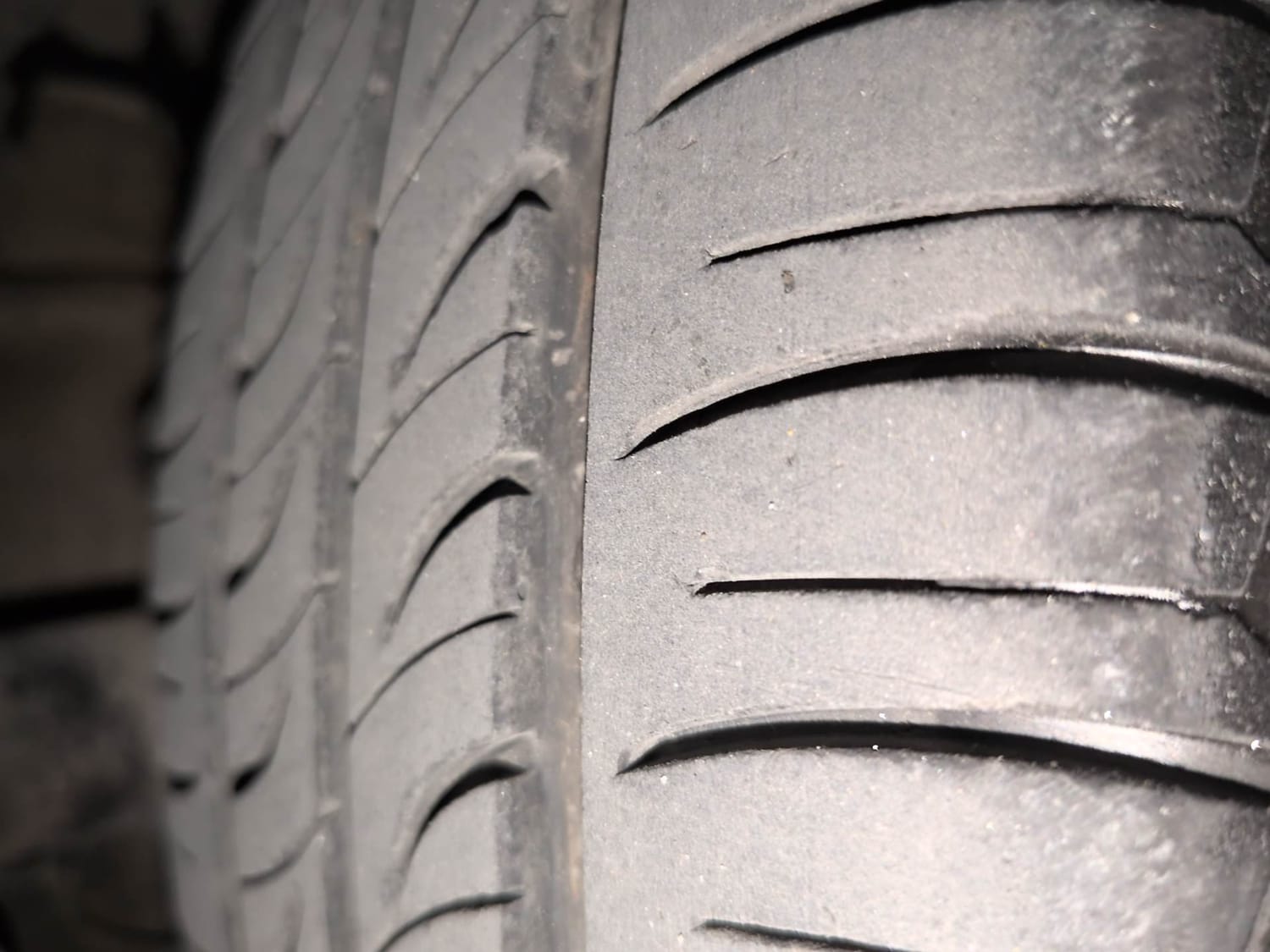 Used 2020 Tata Tiago XZA Plus Petrol Automatic tyres LEFT FRONT TYRE TREAD VIEW