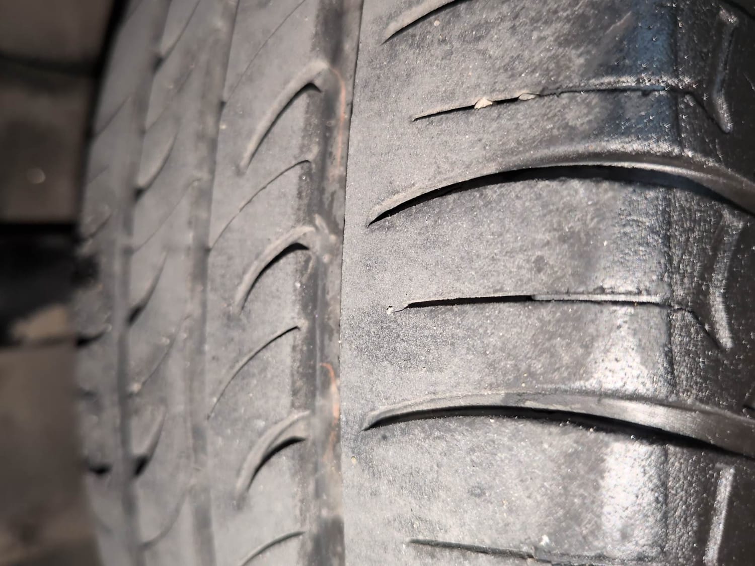Used 2020 Tata Tiago XZA Plus Petrol Automatic tyres LEFT REAR TYRE TREAD VIEW