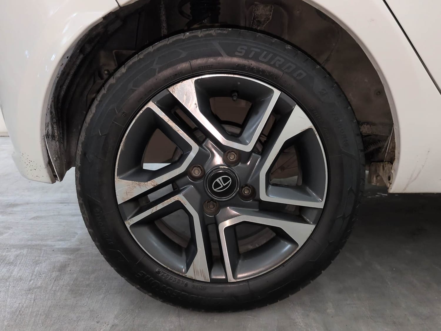Used 2020 Tata Tiago XZA Plus Petrol Automatic tyres RIGHT REAR TYRE RIM VIEW