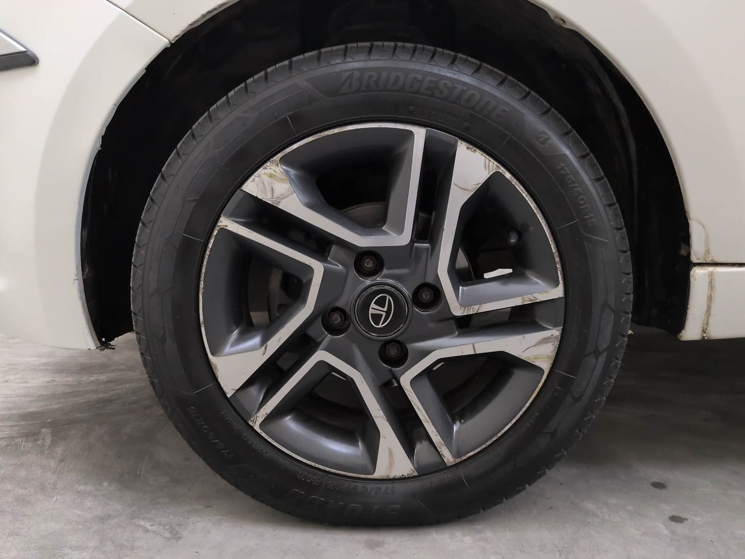 Used 2020 Tata Tiago XZA Plus Petrol Automatic tyres LEFT FRONT TYRE RIM VIEW
