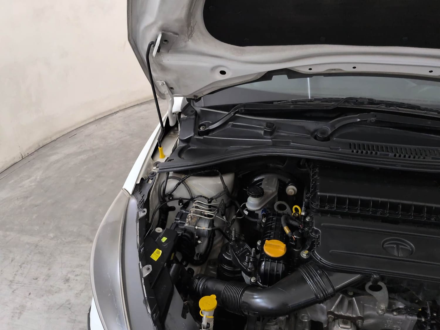 Used 2020 Tata Tiago XZA Plus Petrol Automatic engine ENGINE RIGHT SIDE HINGE & APRON VIEW