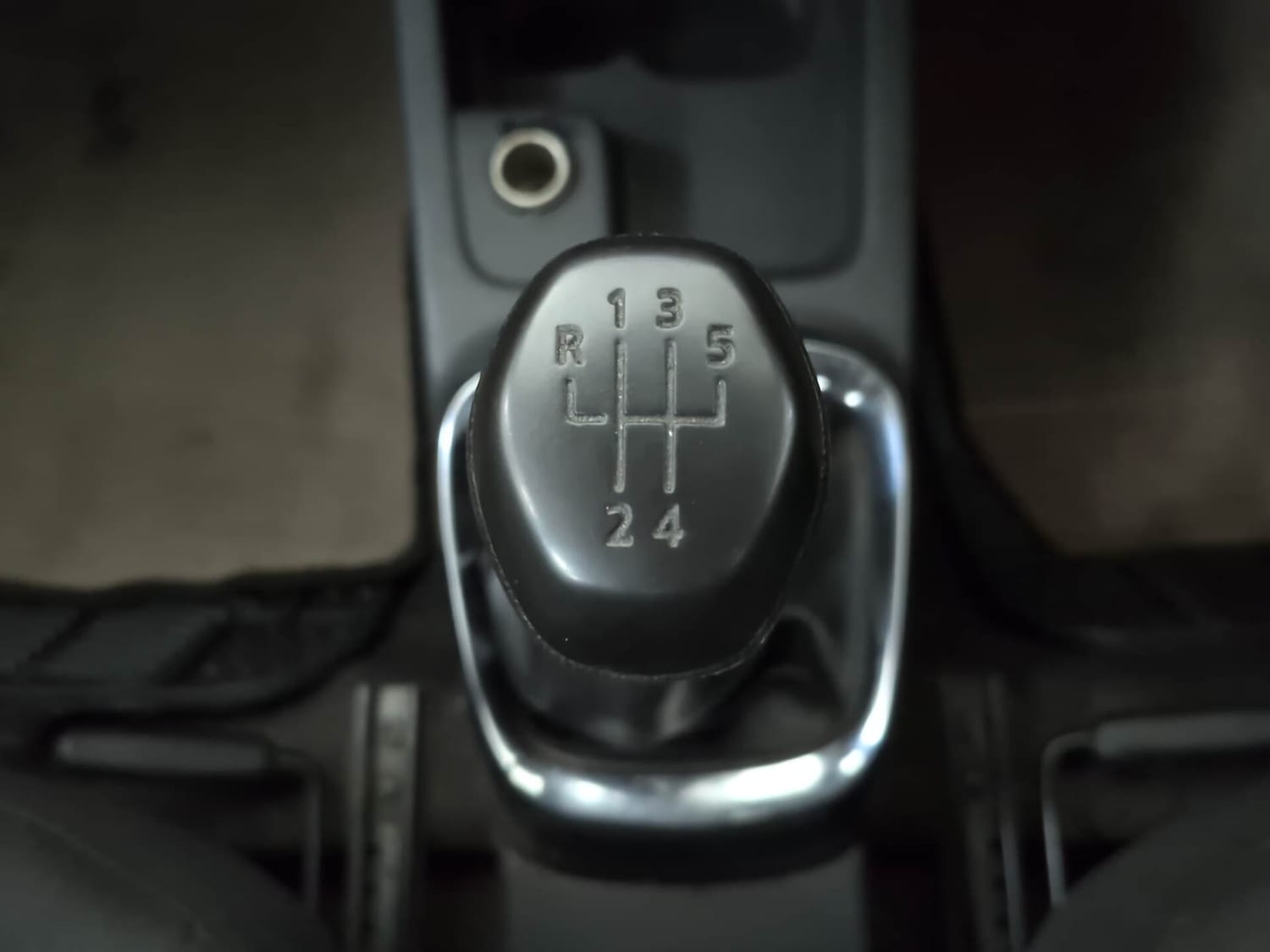 Used 2015 Renault Kwid RXT Petrol Manual interior GEAR  KNOB VIEW