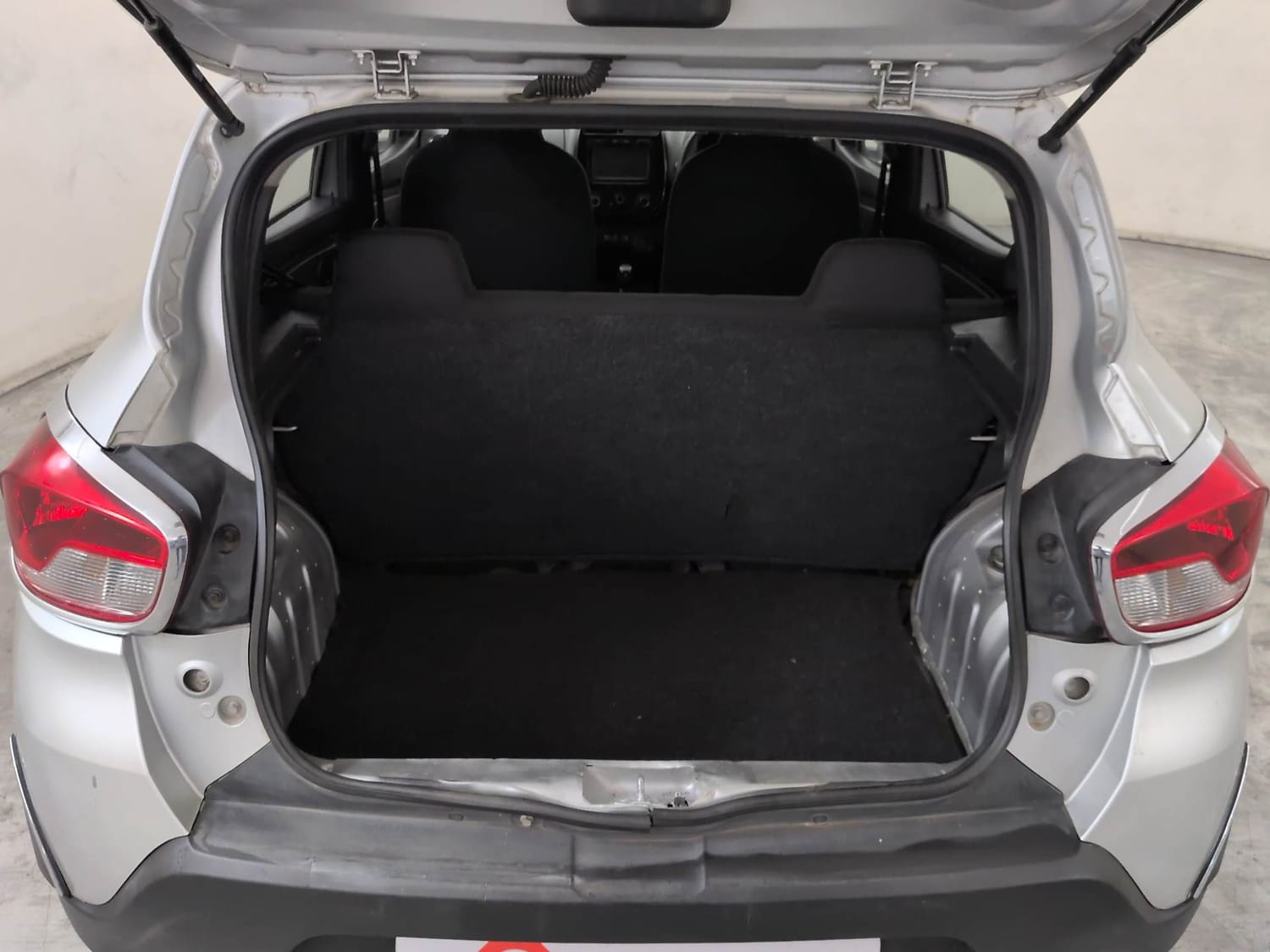 Used 2015 Renault Kwid RXT Petrol Manual interior DICKY INSIDE VIEW