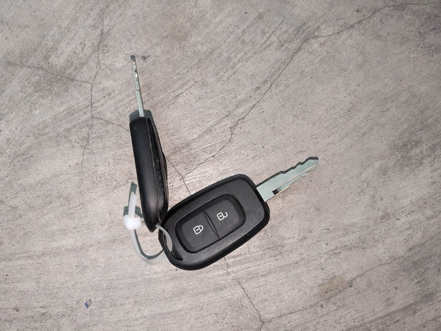 Used 2015 Renault Kwid RXT Petrol Manual extra CAR KEY VIEW