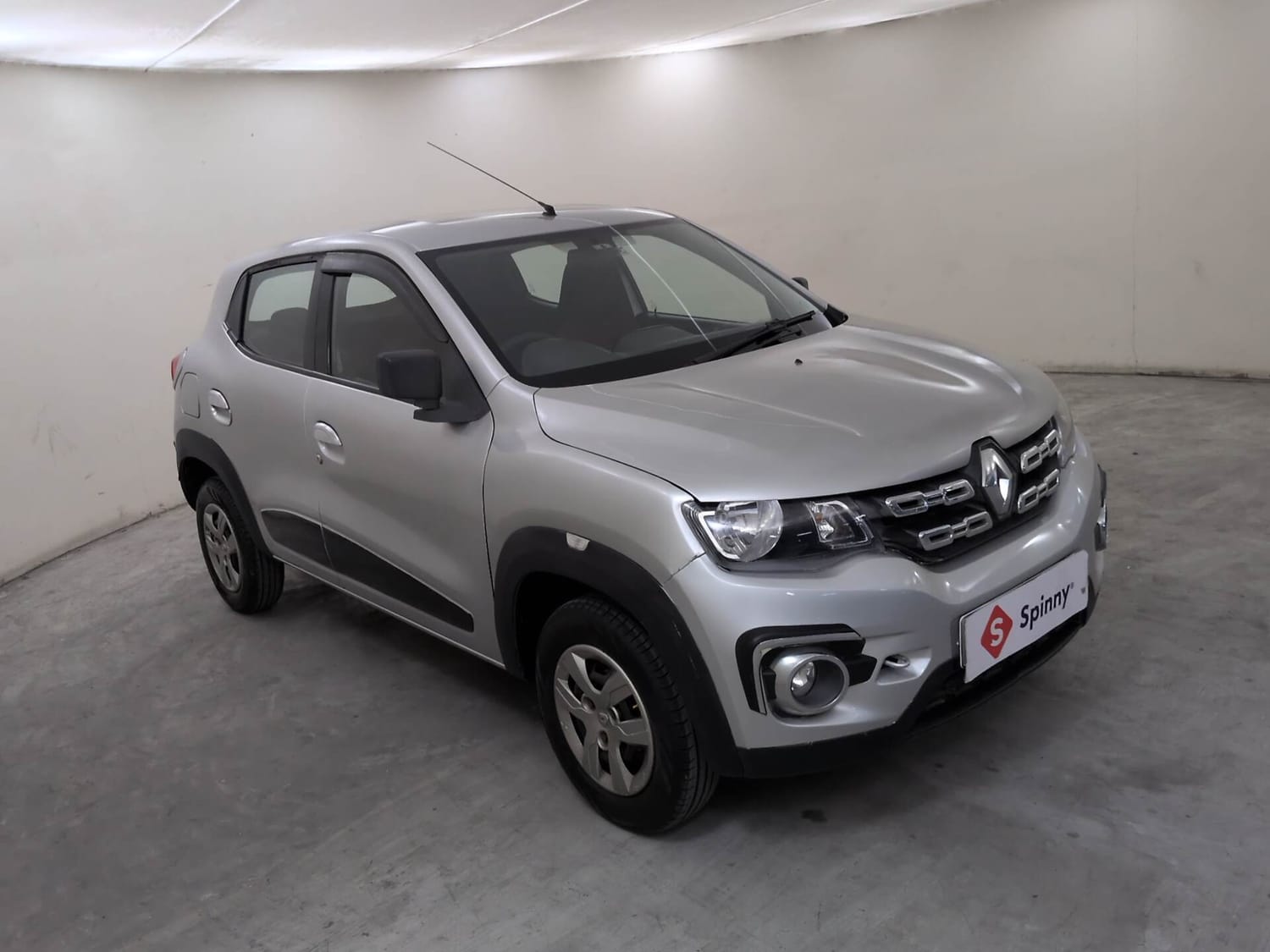 Used 2015 Renault Kwid RXT Petrol Manual exterior RIGHT FRONT CORNER VIEW