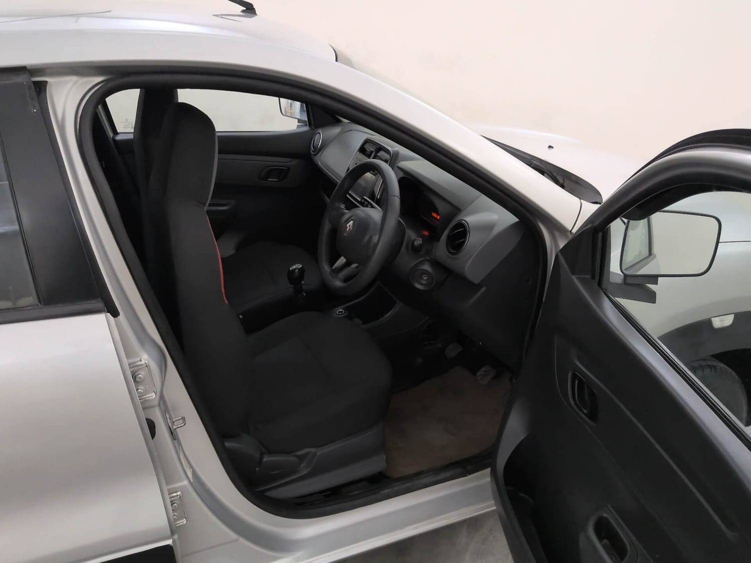 Used 2015 Renault Kwid RXT Petrol Manual interior RIGHT SIDE FRONT DOOR CABIN VIEW