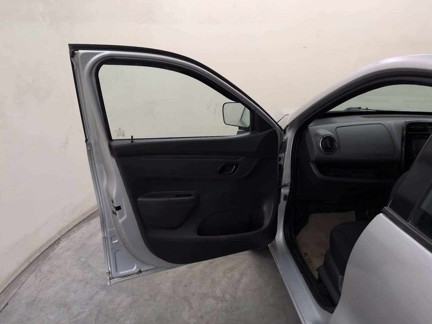 Used 2015 Renault Kwid RXT Petrol Manual interior LEFT FRONT DOOR OPEN VIEW
