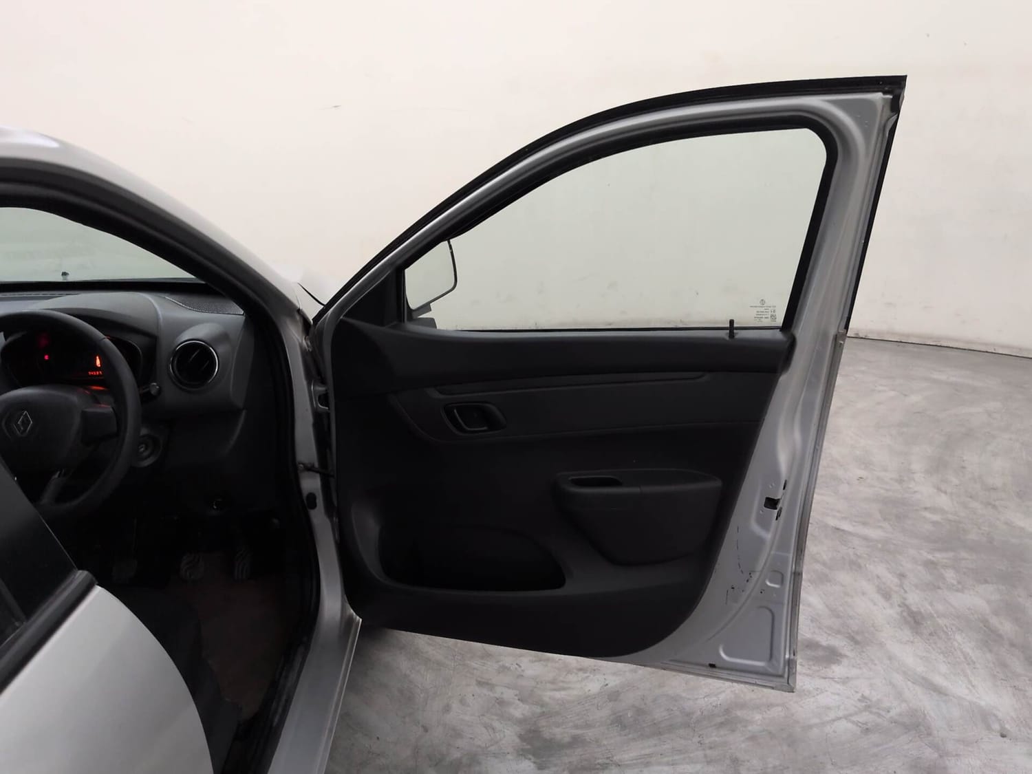 Used 2015 Renault Kwid RXT Petrol Manual interior RIGHT FRONT DOOR OPEN VIEW