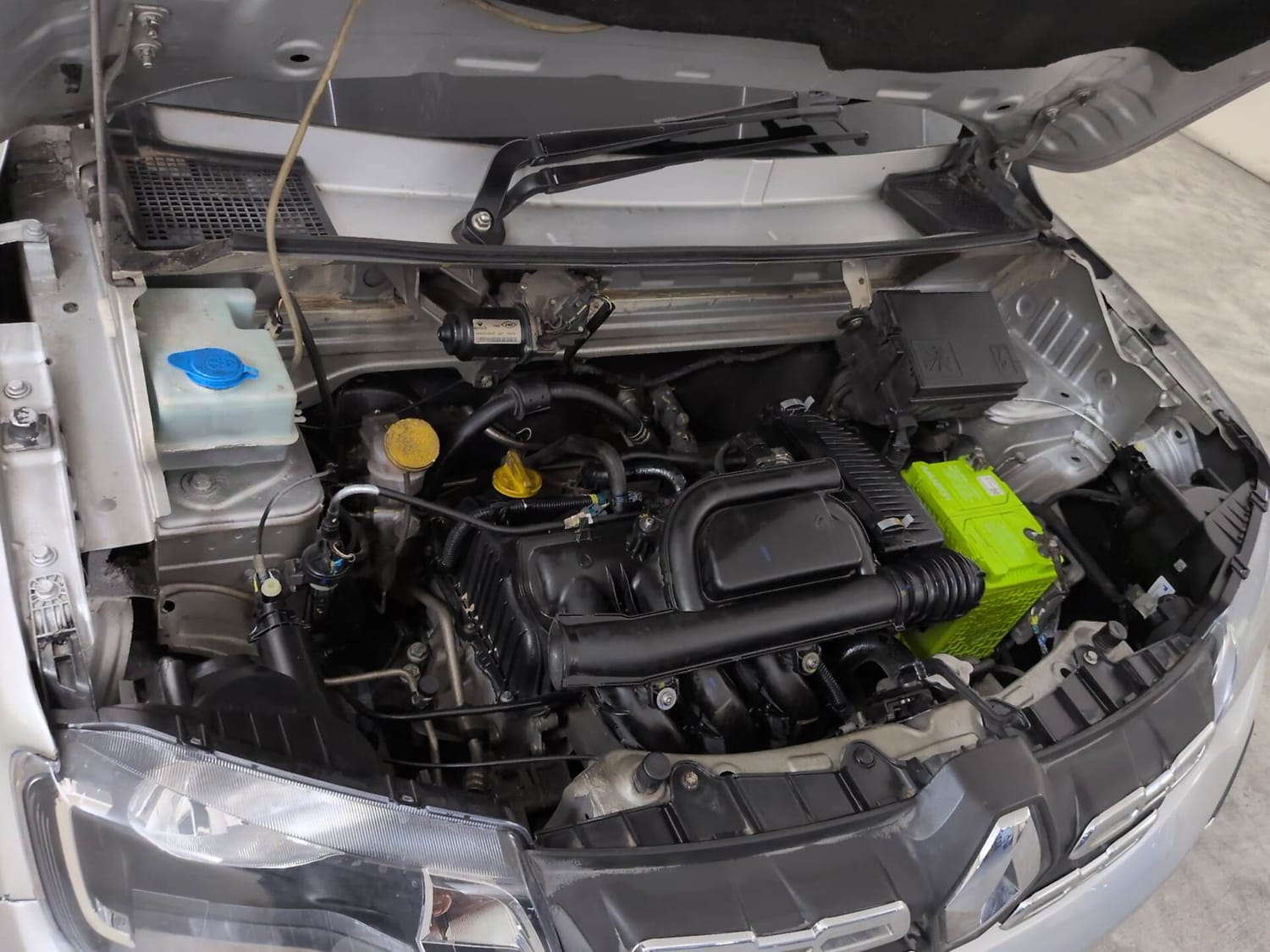 Used 2015 Renault Kwid RXT Petrol Manual engine ENGINE RIGHT SIDE VIEW