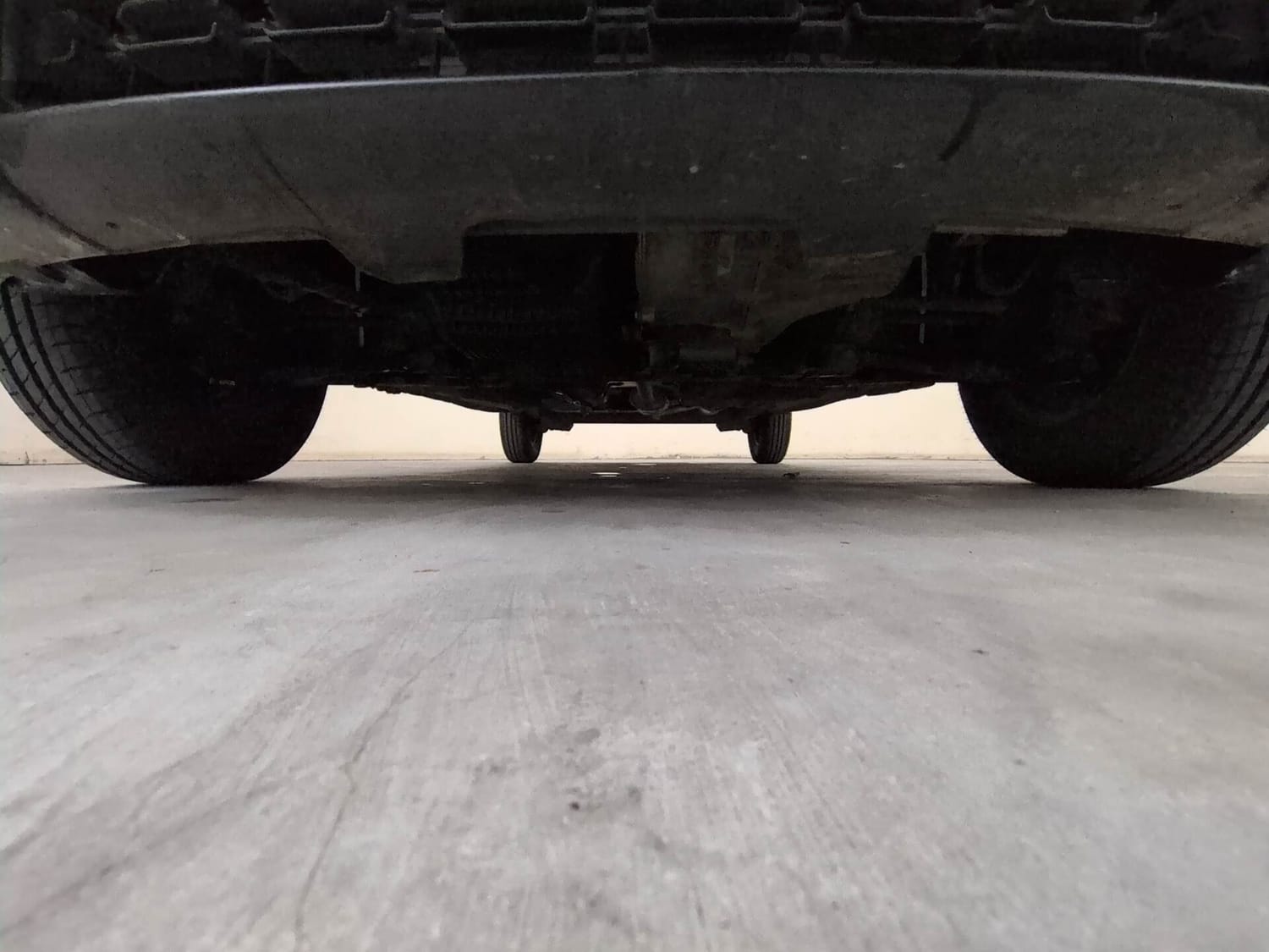 Used 2015 Renault Kwid RXT Petrol Manual extra FRONT LEFT UNDERBODY VIEW