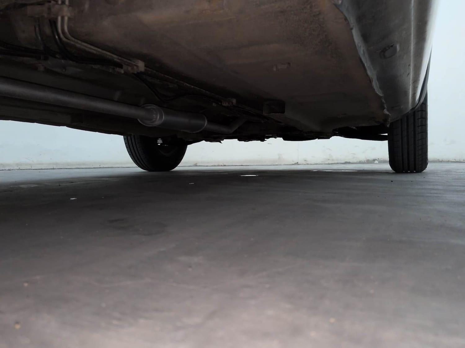 Used 2015 Renault Kwid RXT Petrol Manual extra REAR RIGHT UNDERBODY VIEW