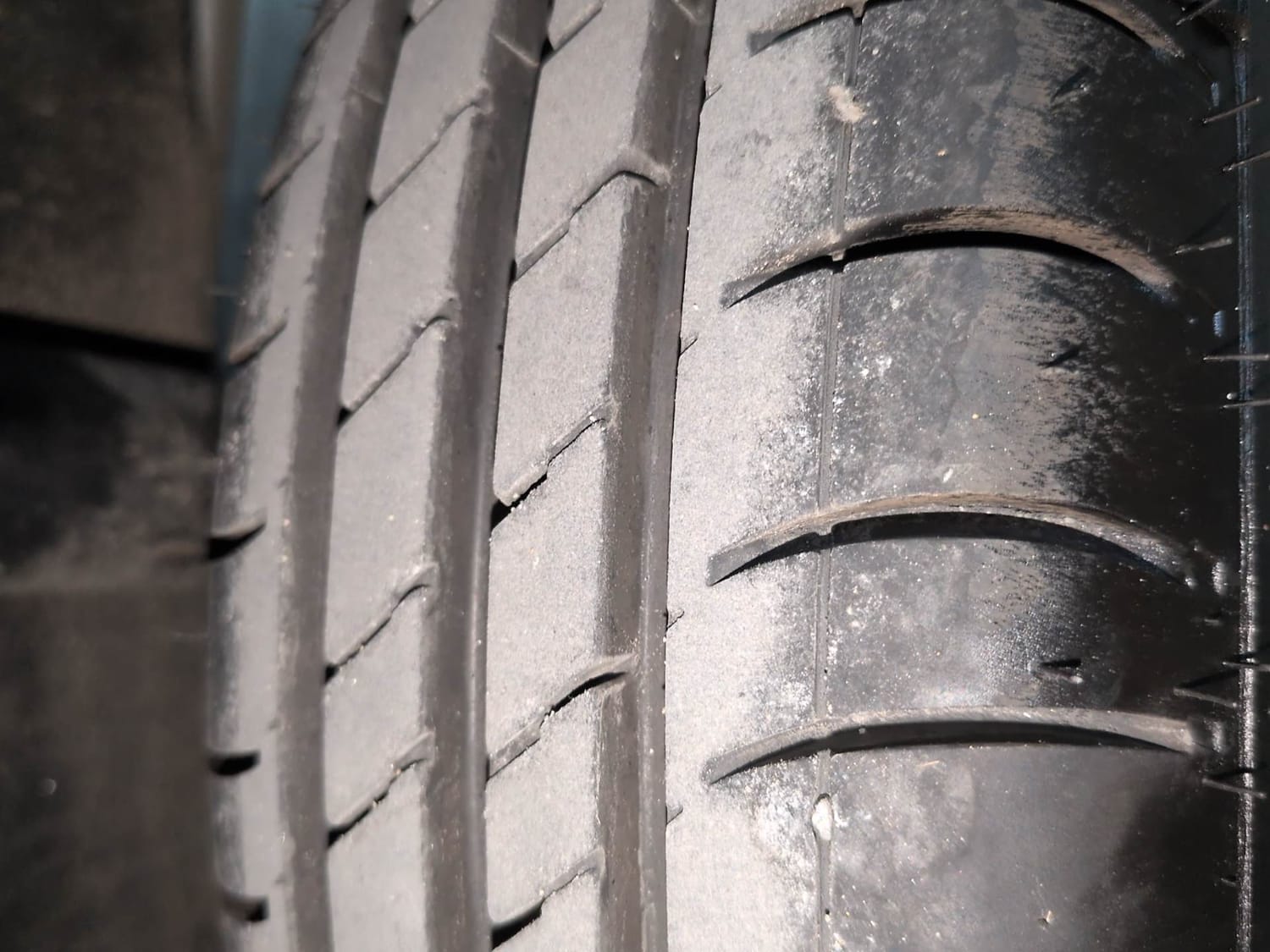 Used 2015 Renault Kwid RXT Petrol Manual tyres LEFT REAR TYRE TREAD VIEW