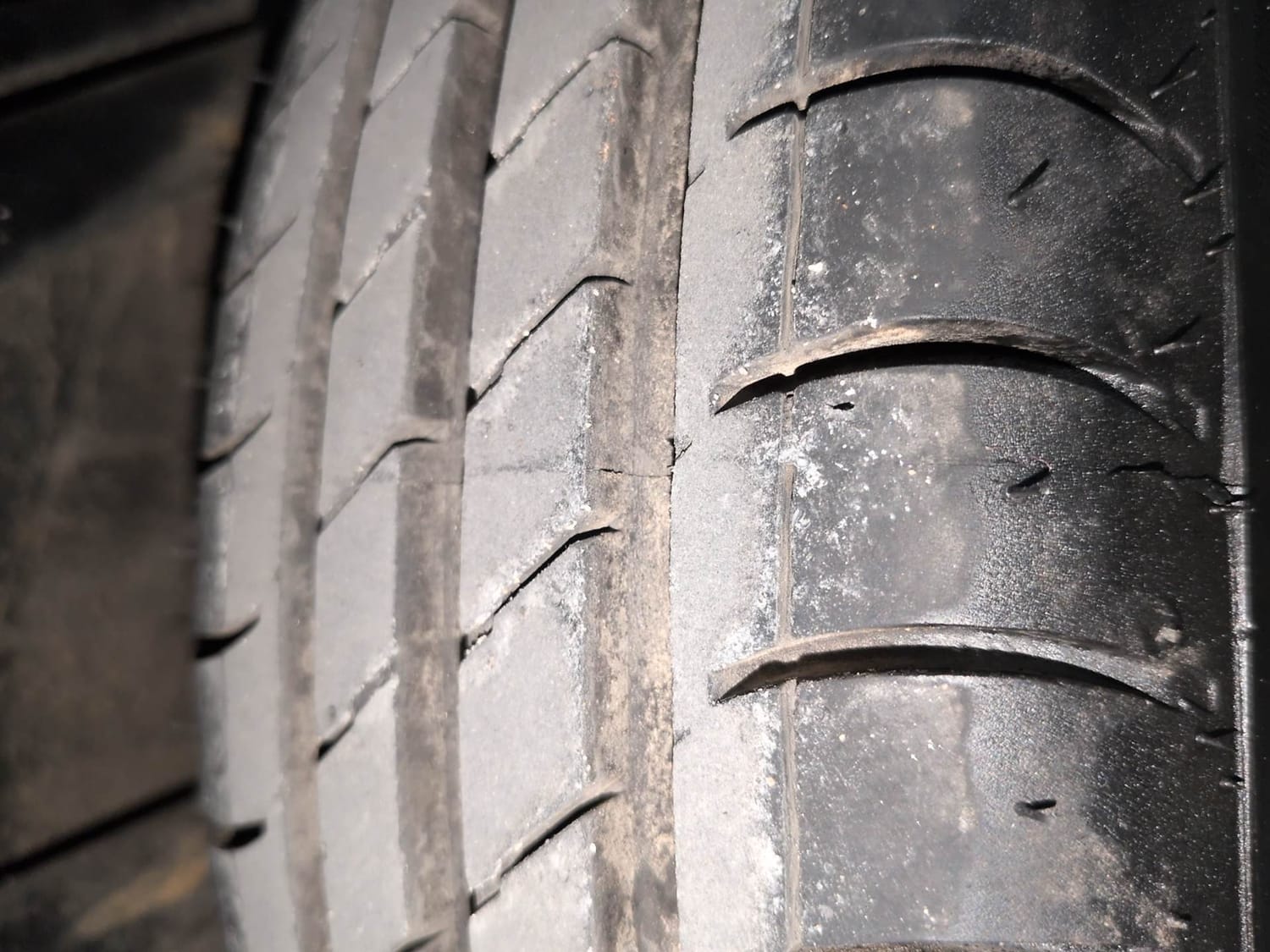 Used 2015 Renault Kwid RXT Petrol Manual tyres RIGHT REAR TYRE TREAD VIEW