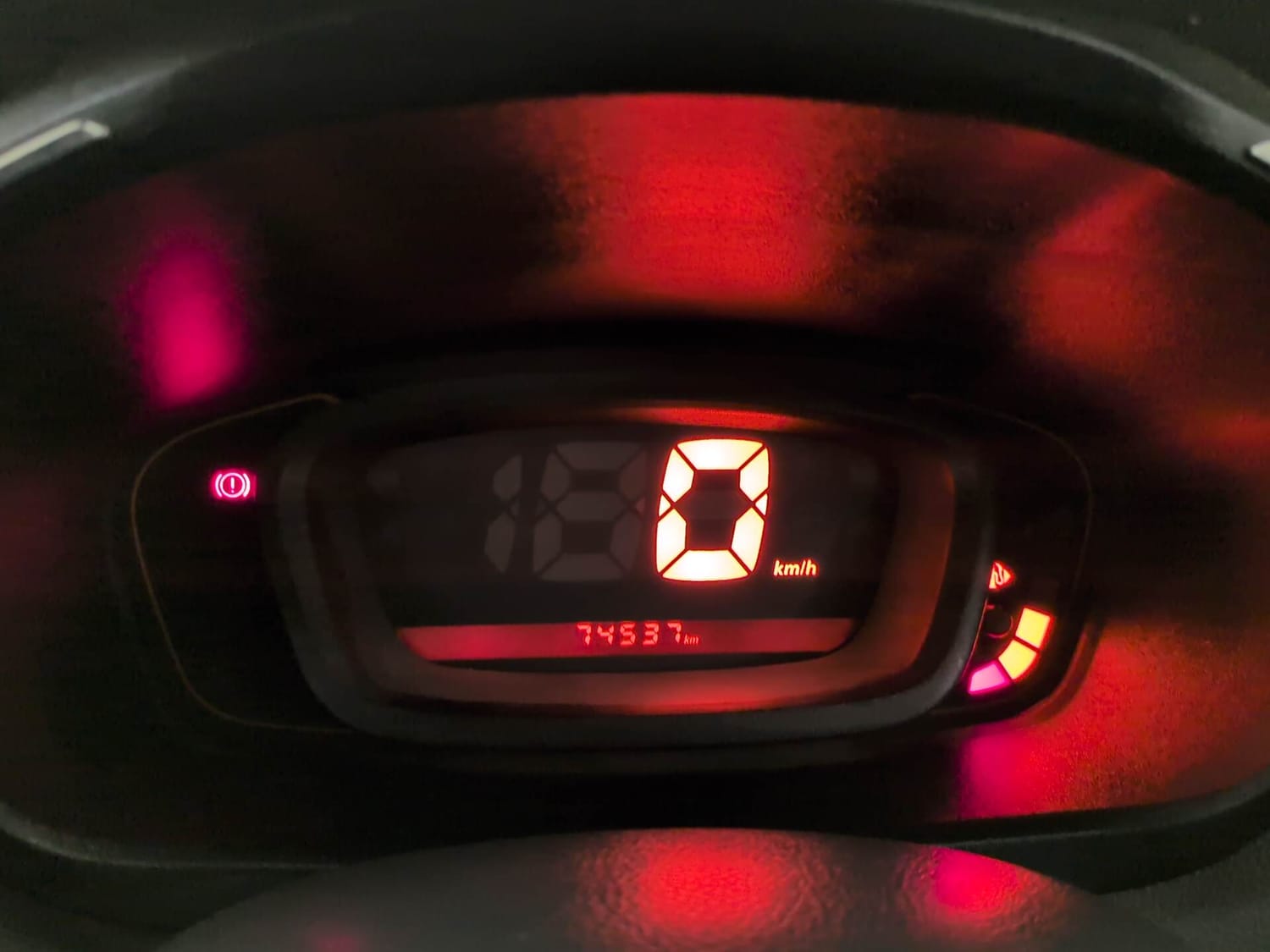 Used 2015 Renault Kwid RXT Petrol Manual interior CLUSTERMETER VIEW