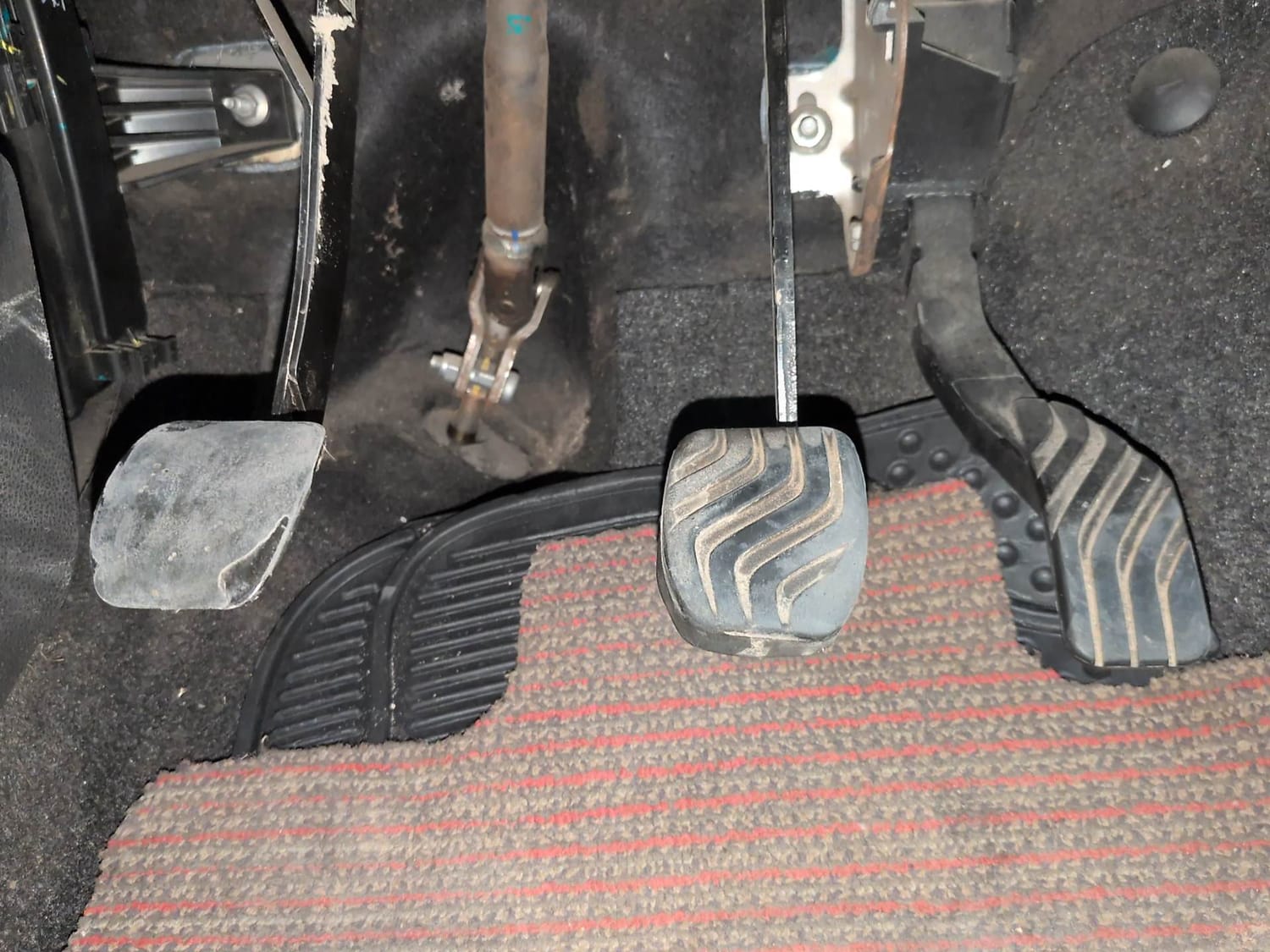 Used 2015 Renault Kwid RXT Petrol Manual interior PEDALS VIEW