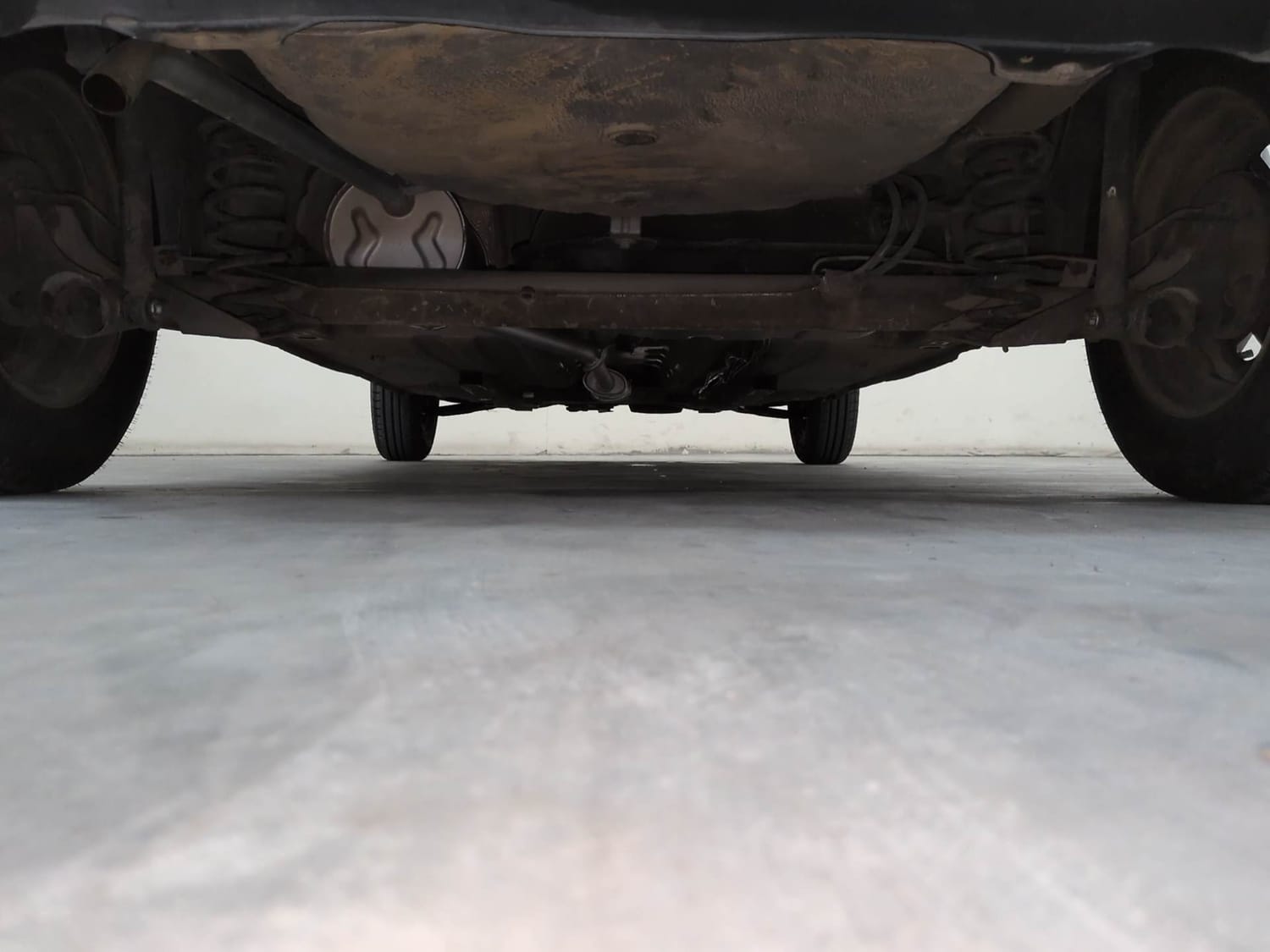 Used 2015 Renault Kwid RXT Petrol Manual extra REAR UNDERBODY VIEW (TAKEN FROM REAR)