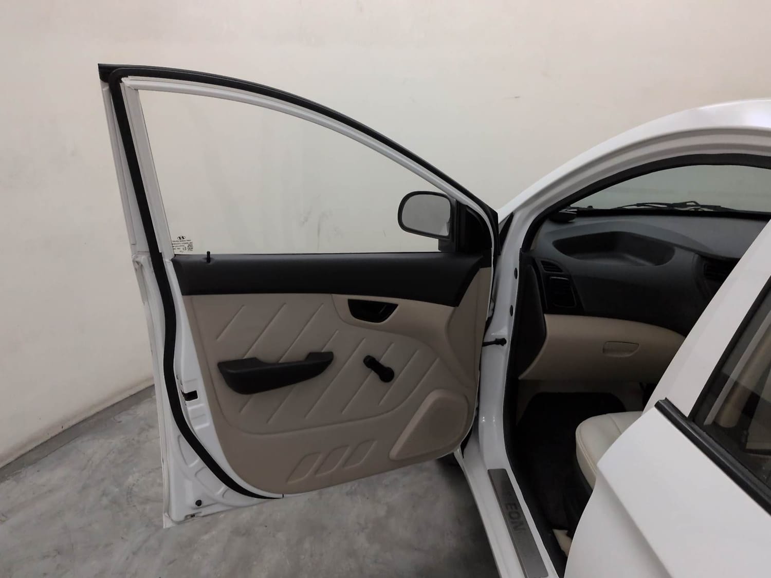 Used 2015 Hyundai Eon D-Lite + Petrol Manual interior LEFT FRONT DOOR OPEN VIEW