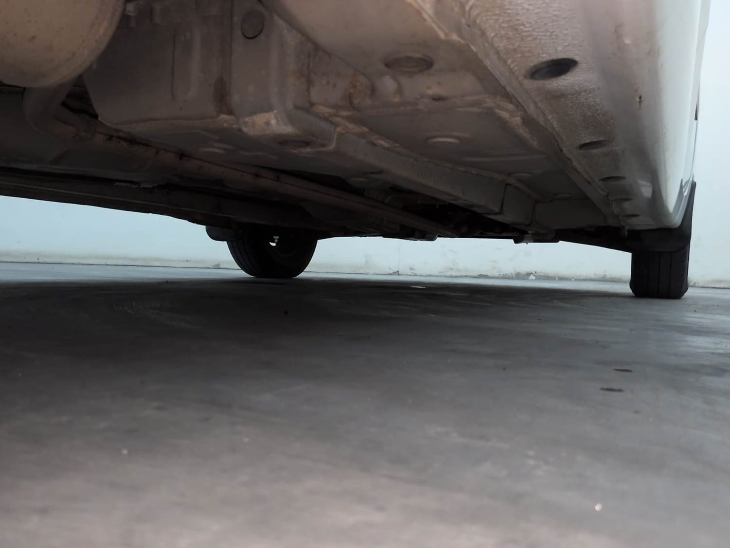 Used 2015 Hyundai Eon D-Lite + Petrol Manual extra REAR RIGHT UNDERBODY VIEW