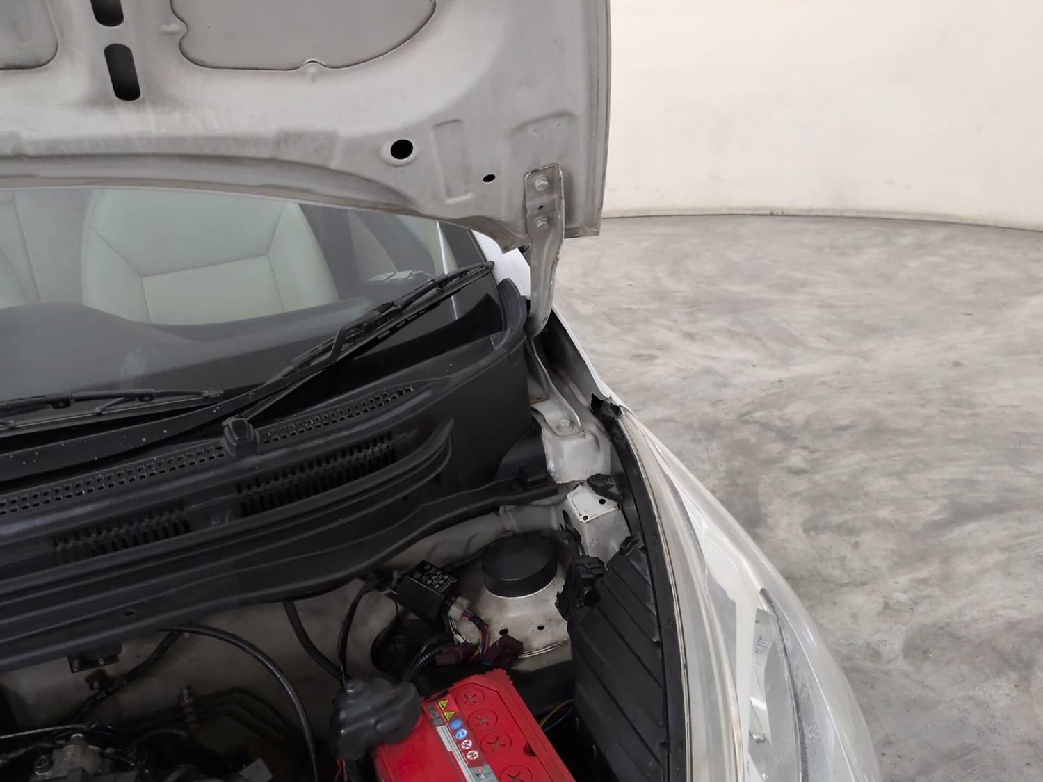 Used 2015 Hyundai Eon D-Lite + Petrol Manual engine ENGINE LEFT SIDE HINGE & APRON VIEW