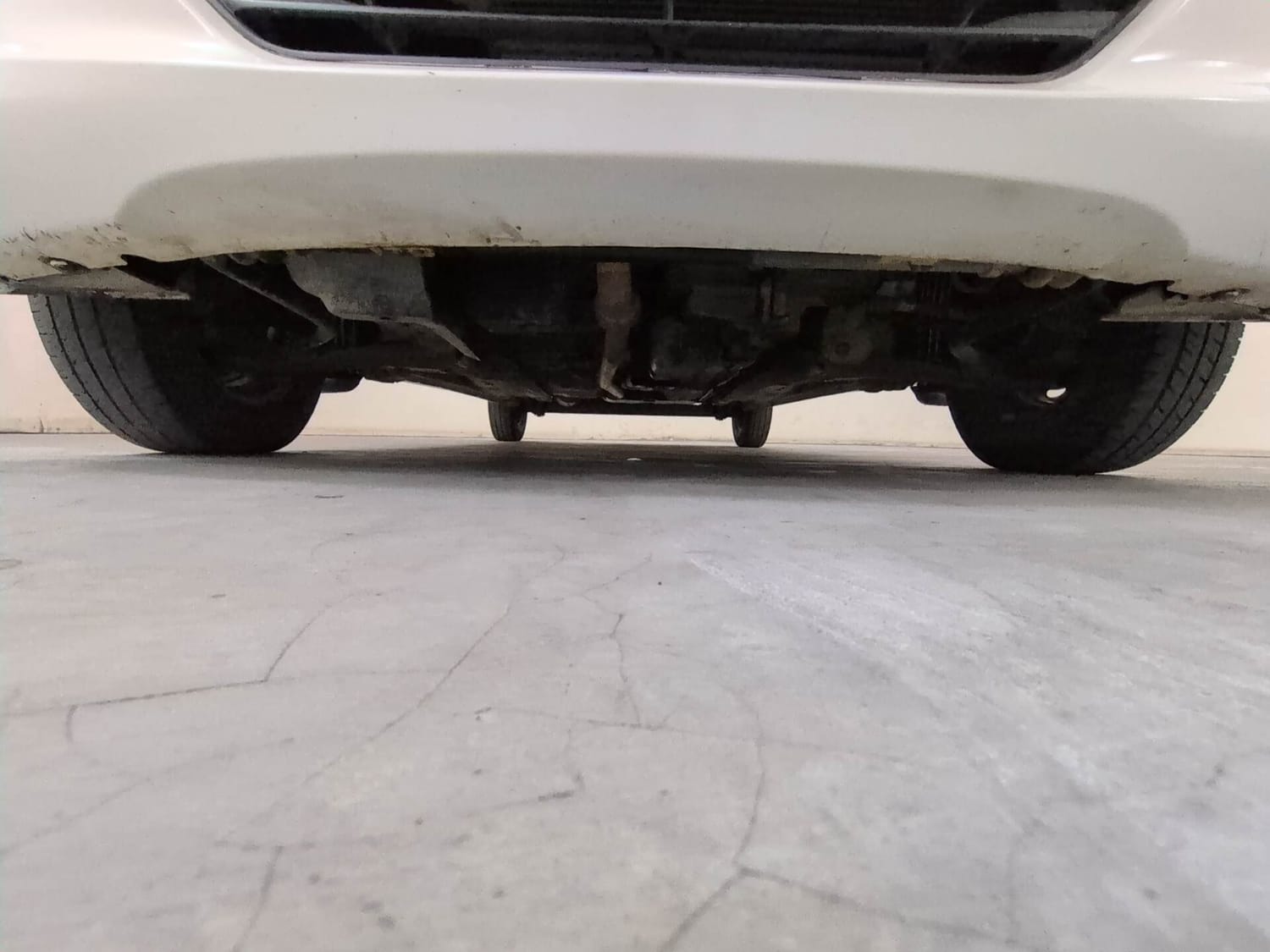 Used 2015 Hyundai Eon D-Lite + Petrol Manual extra FRONT LEFT UNDERBODY VIEW