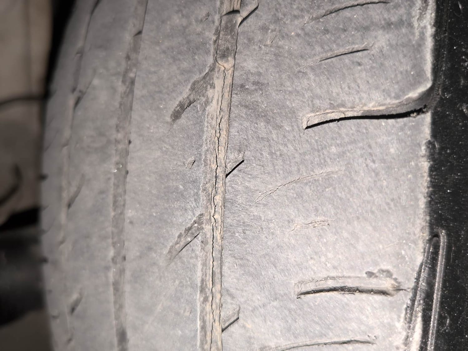 Used 2015 Hyundai Eon D-Lite + Petrol Manual tyres RIGHT FRONT TYRE TREAD VIEW