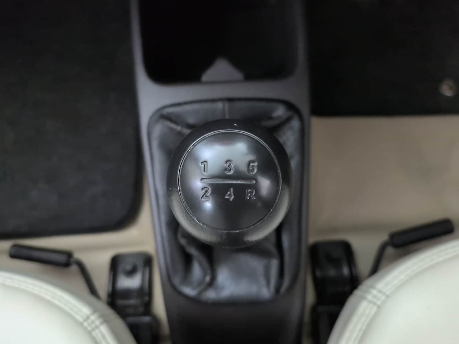 Used 2015 Hyundai Eon D-Lite + Petrol Manual interior GEAR  KNOB VIEW