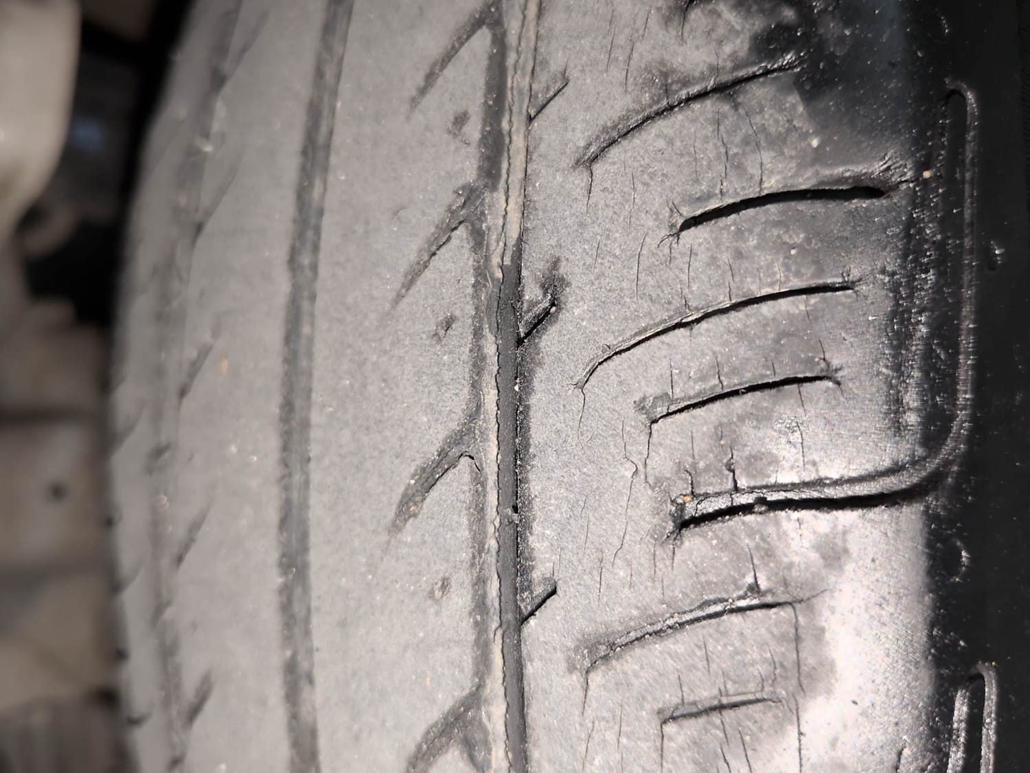 Used 2015 Hyundai Eon D-Lite + Petrol Manual tyres RIGHT REAR TYRE TREAD VIEW