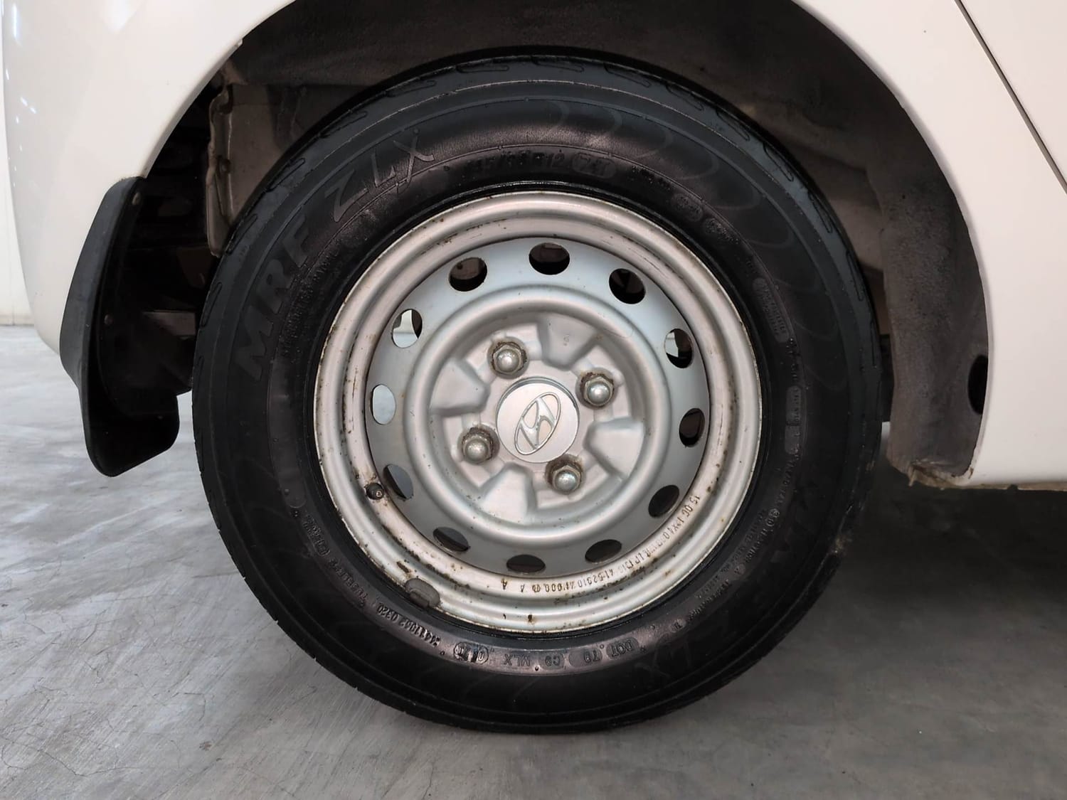 Used 2015 Hyundai Eon D-Lite + Petrol Manual tyres RIGHT REAR TYRE RIM VIEW