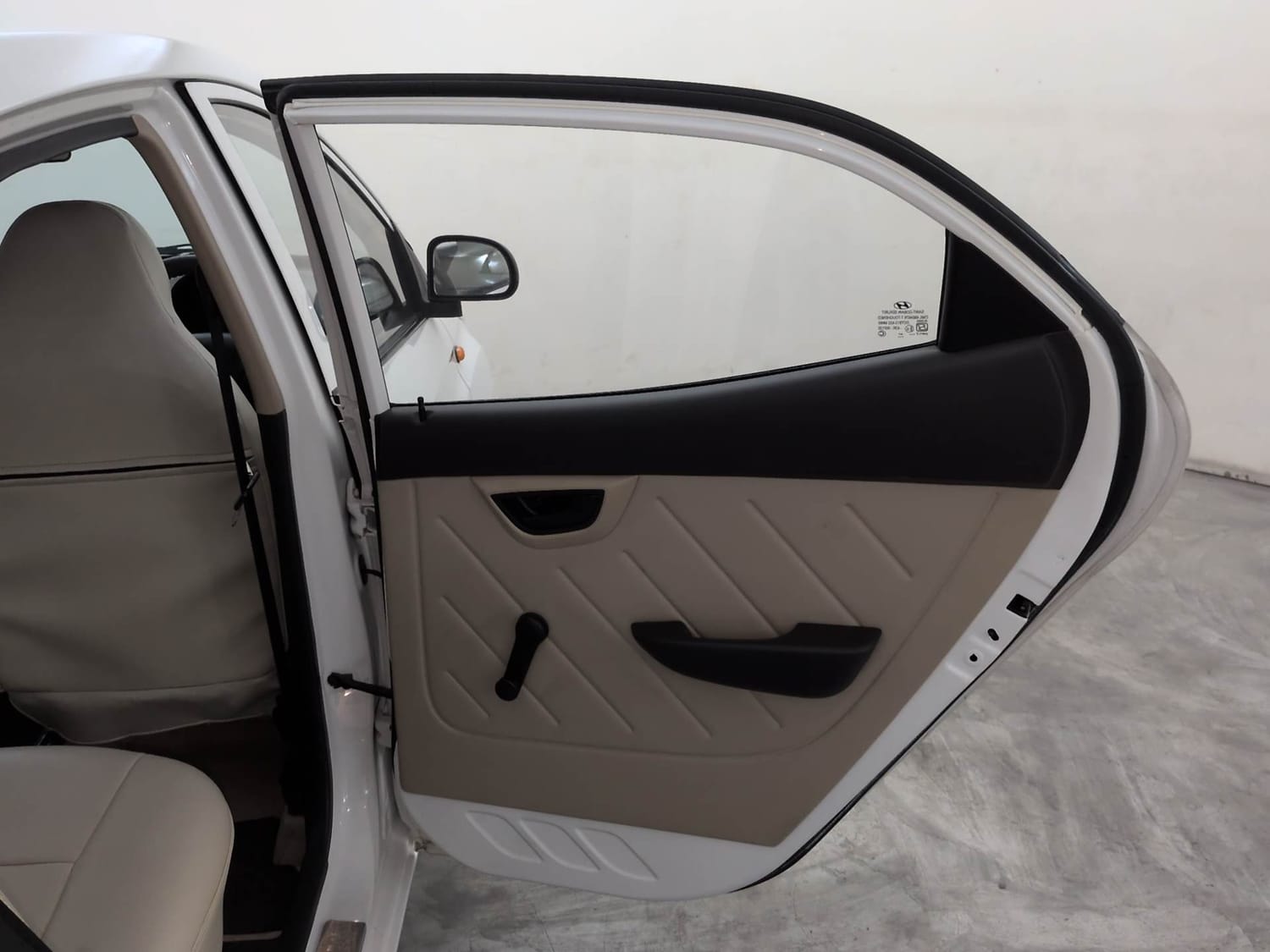 Used 2015 Hyundai Eon D-Lite + Petrol Manual interior RIGHT REAR DOOR OPEN VIEW