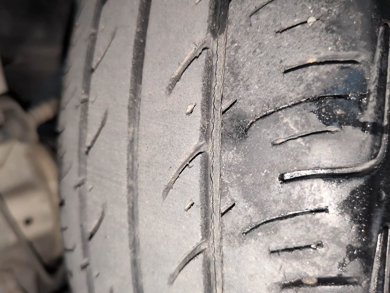 Used 2015 Hyundai Eon D-Lite + Petrol Manual tyres LEFT REAR TYRE TREAD VIEW