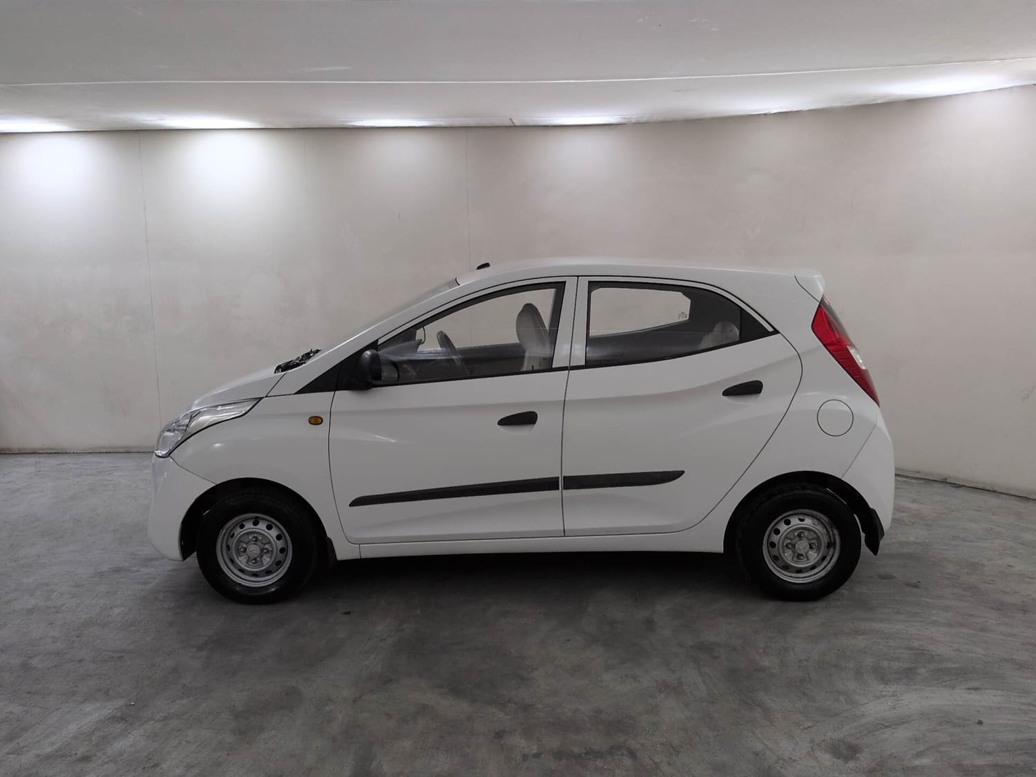 Used 2015 Hyundai Eon D-Lite + Petrol Manual exterior LEFT SIDE VIEW