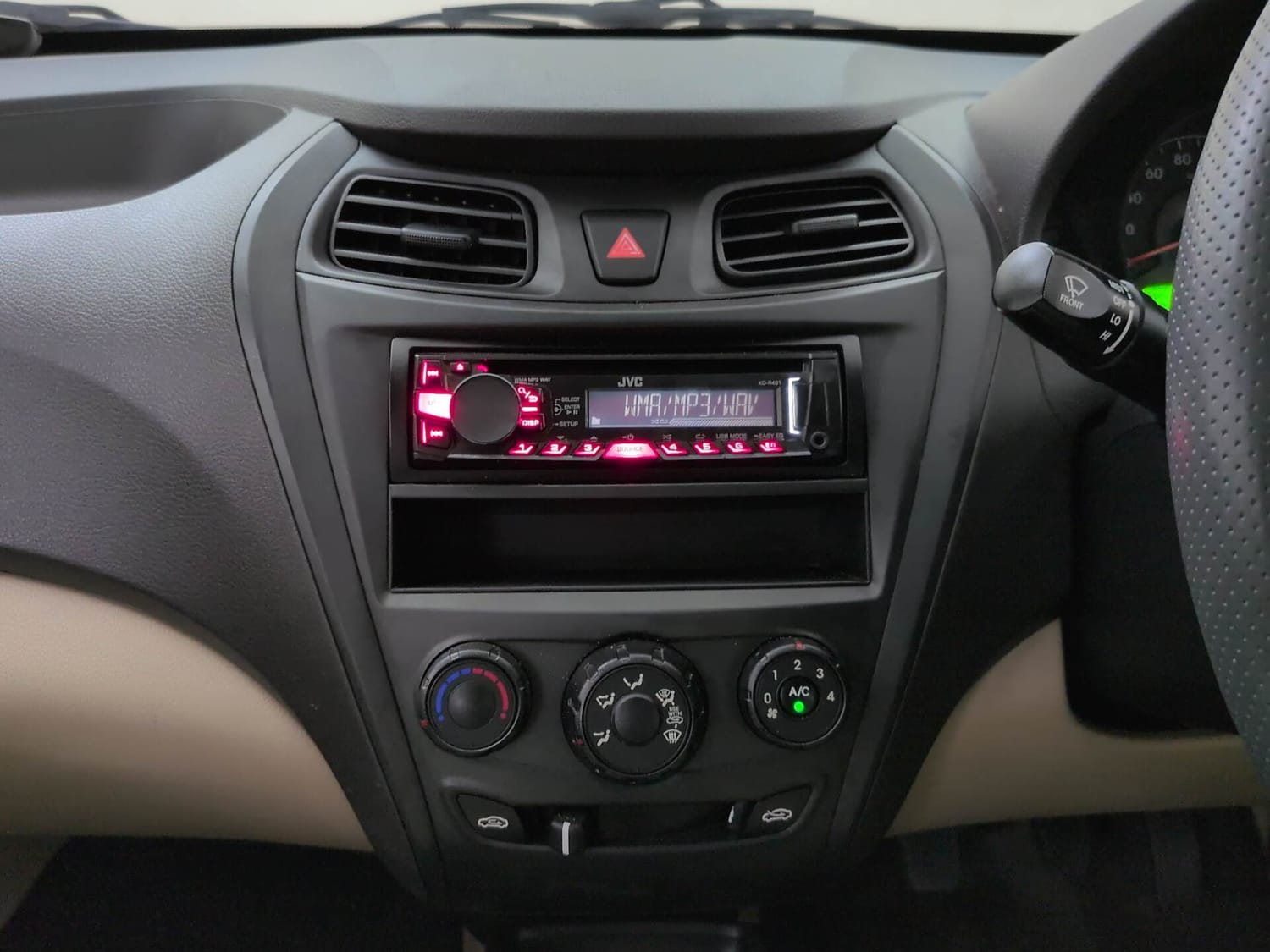 Used 2015 Hyundai Eon D-Lite + Petrol Manual interior MUSIC SYSTEM & AC CONTROL VIEW