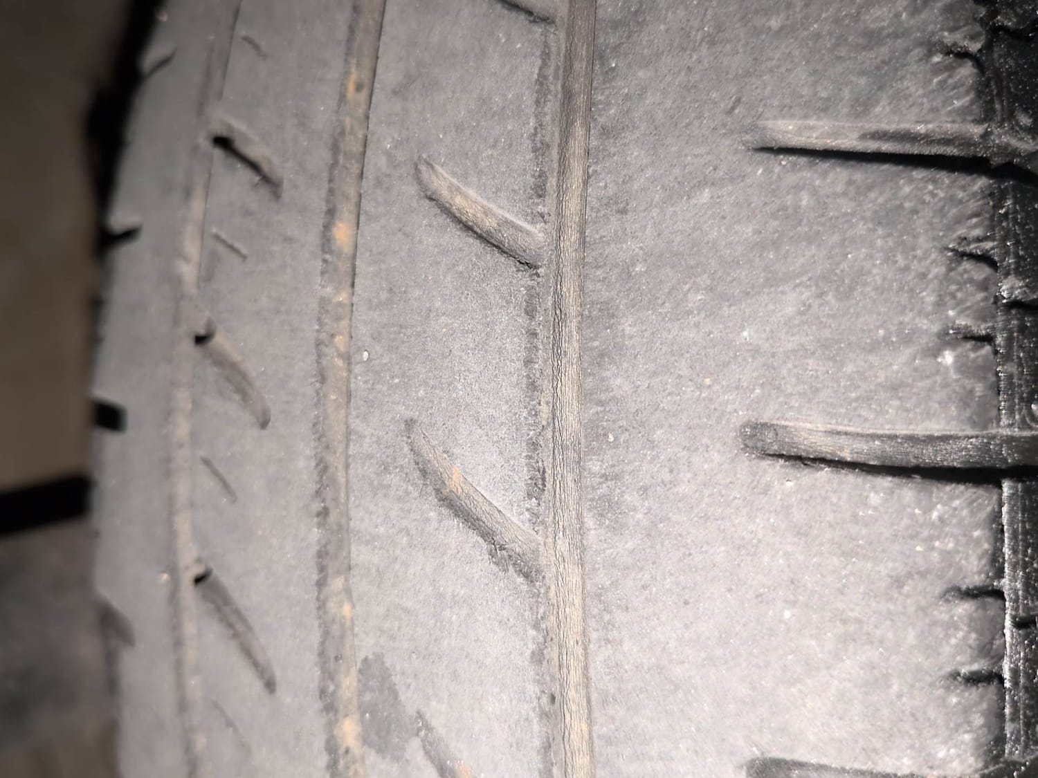Used 2015 Hyundai Eon D-Lite + Petrol Manual tyres LEFT FRONT TYRE TREAD VIEW