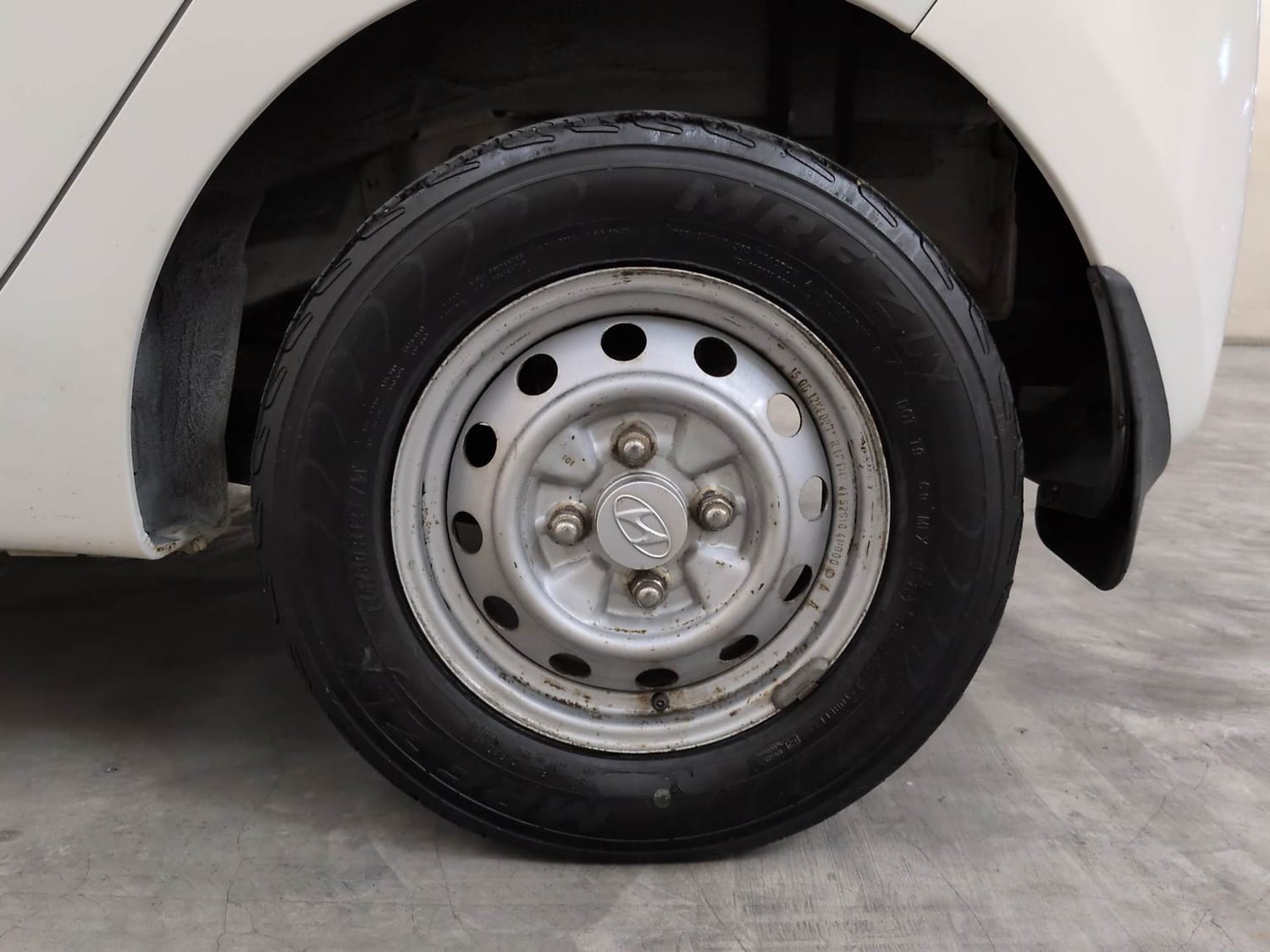 Used 2015 Hyundai Eon D-Lite + Petrol Manual tyres LEFT REAR TYRE RIM VIEW